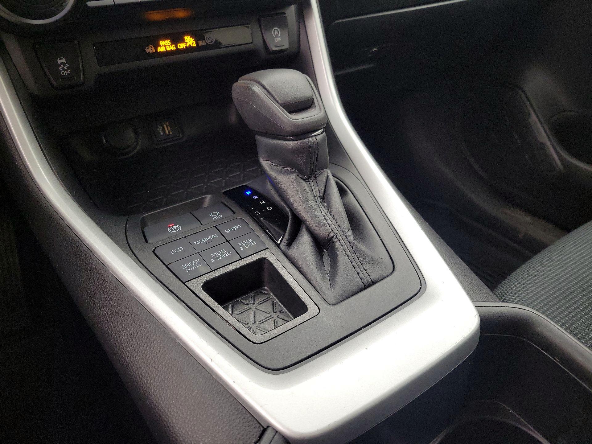 Thumbnail: 2023 Toyota RAV4 - 17