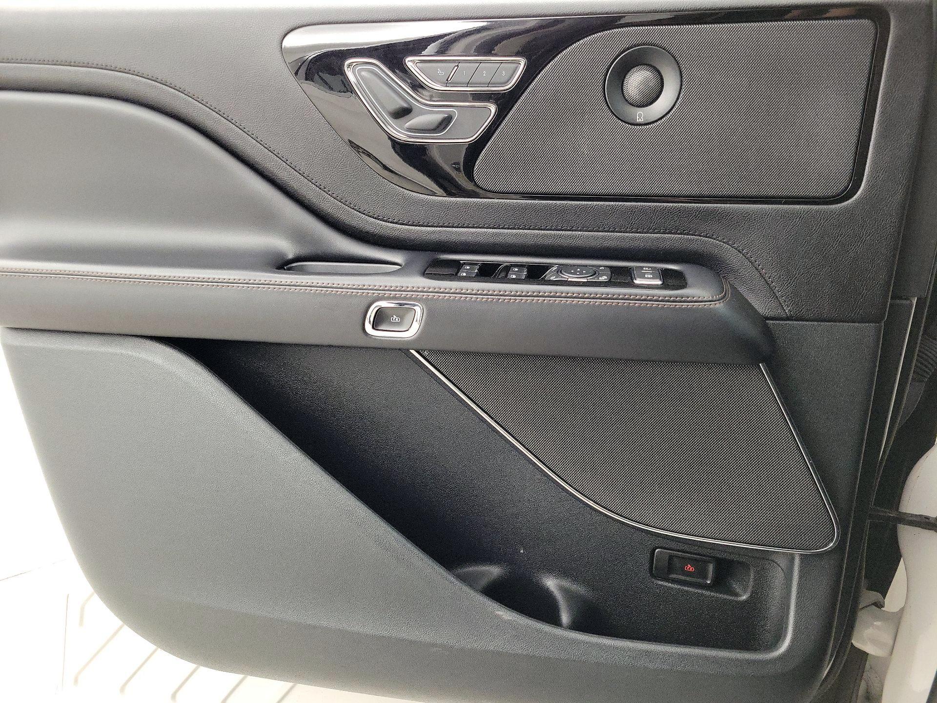 Thumbnail: 2021 Lincoln Aviator - 12