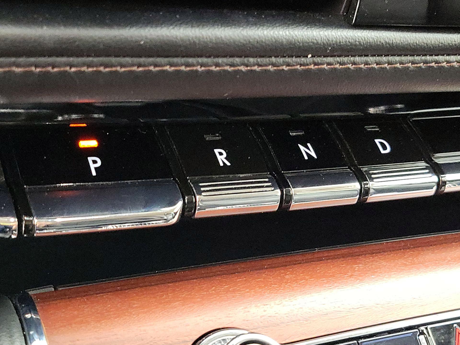 Thumbnail: 2021 Lincoln Aviator - 18