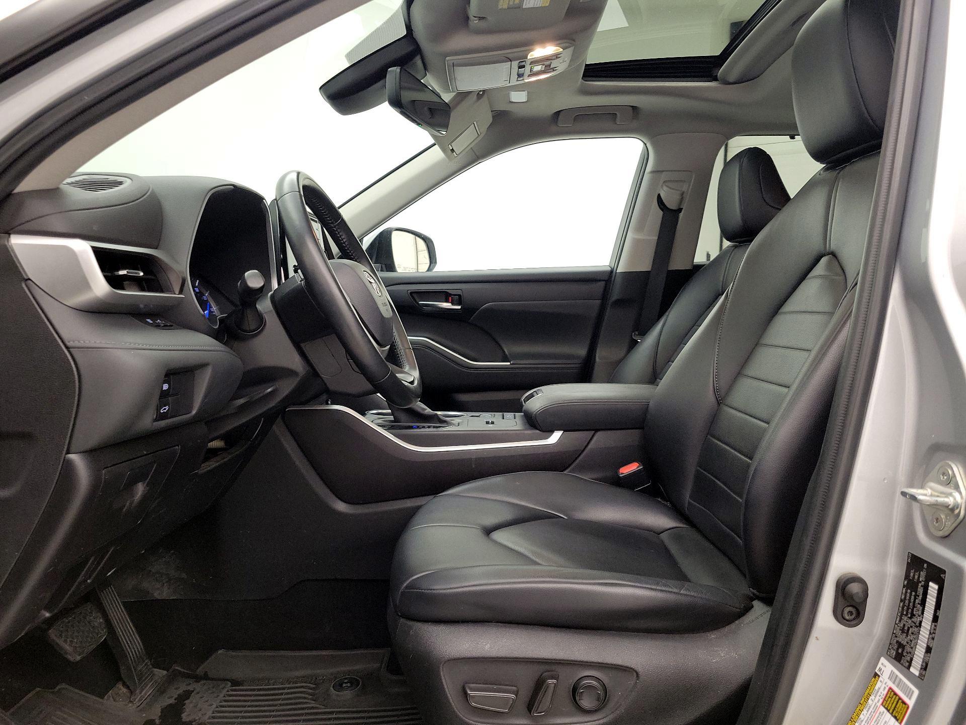 Thumbnail: 2022 Toyota Highlander - 11