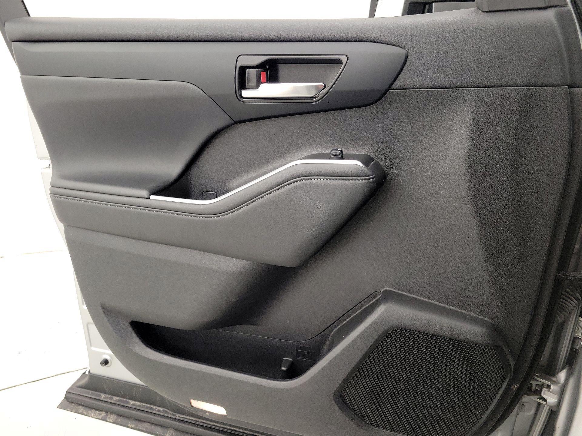 Thumbnail: 2022 Toyota Highlander - 12