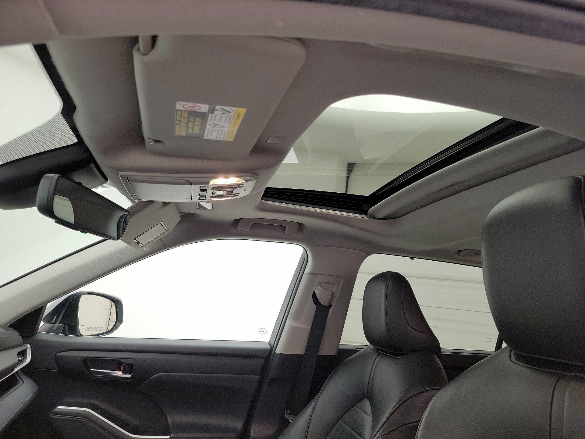 Thumbnail: 2022 Toyota Highlander - 19