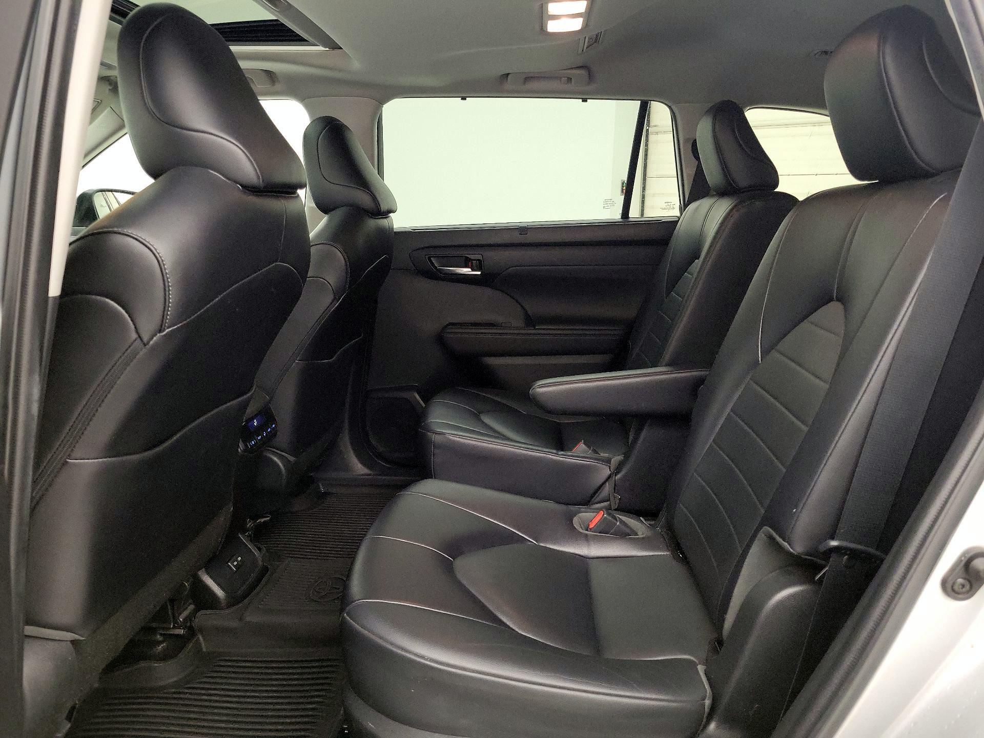 Thumbnail: 2022 Toyota Highlander - 20