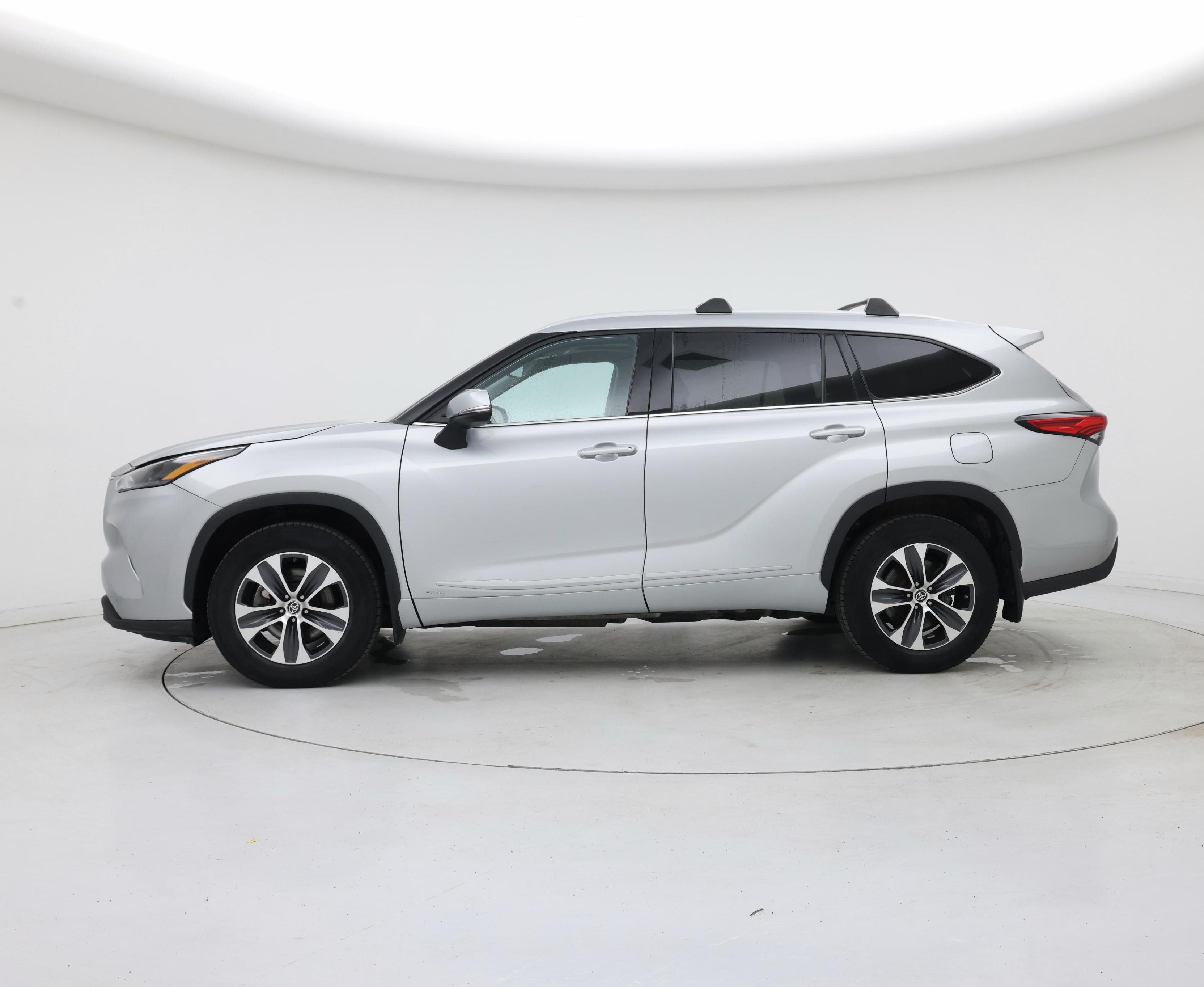 Thumbnail: 2022 Toyota Highlander - 3