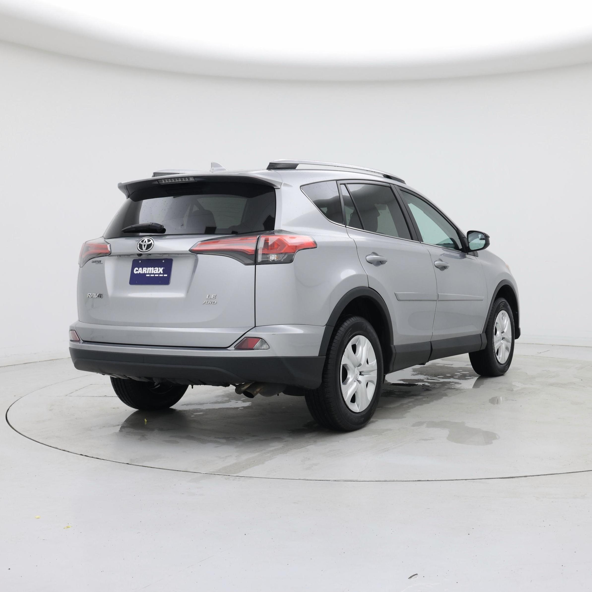 Thumbnail: 2017 Toyota RAV4 - 8