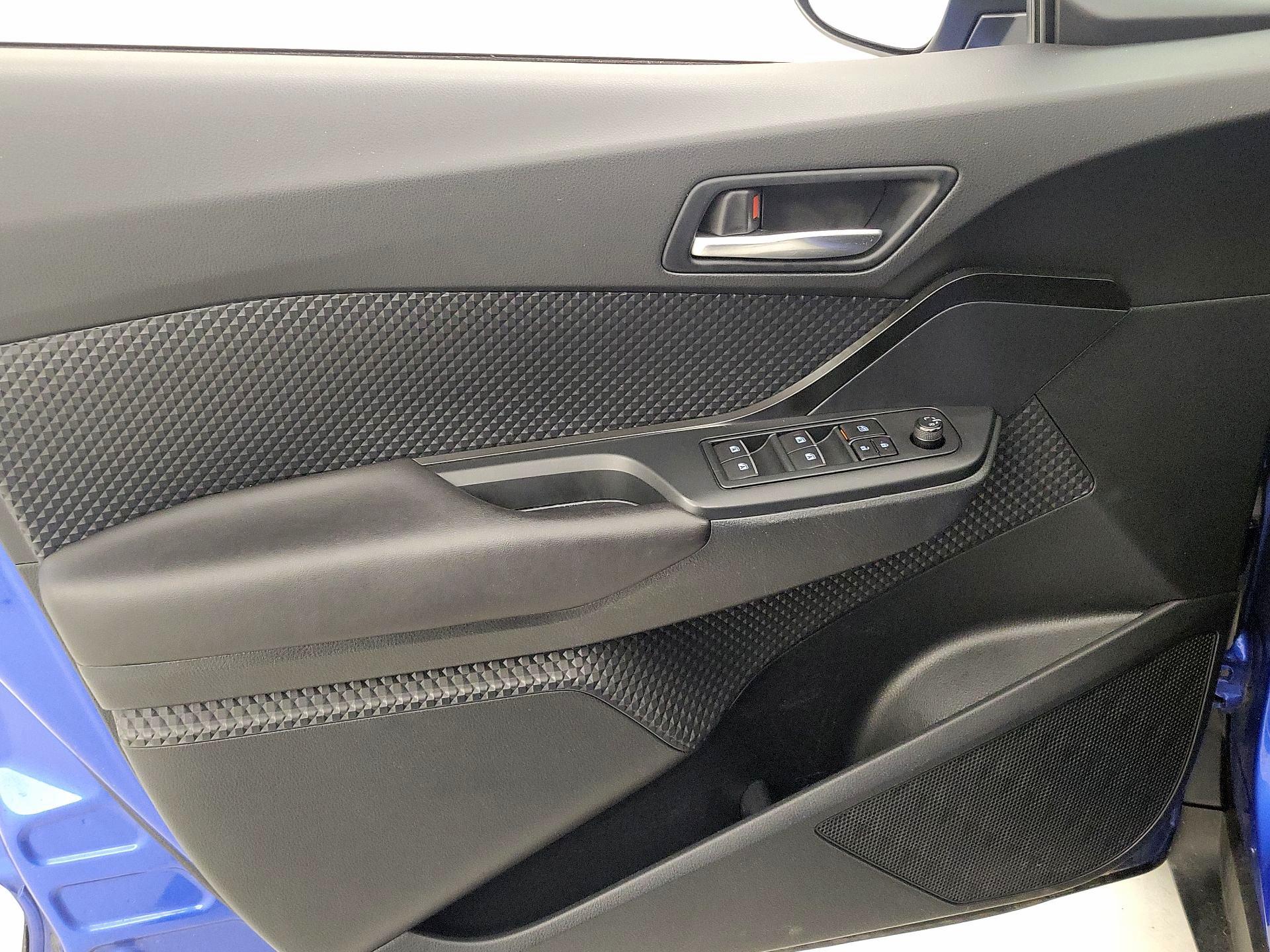 Thumbnail: 2018 Toyota C-HR - 12