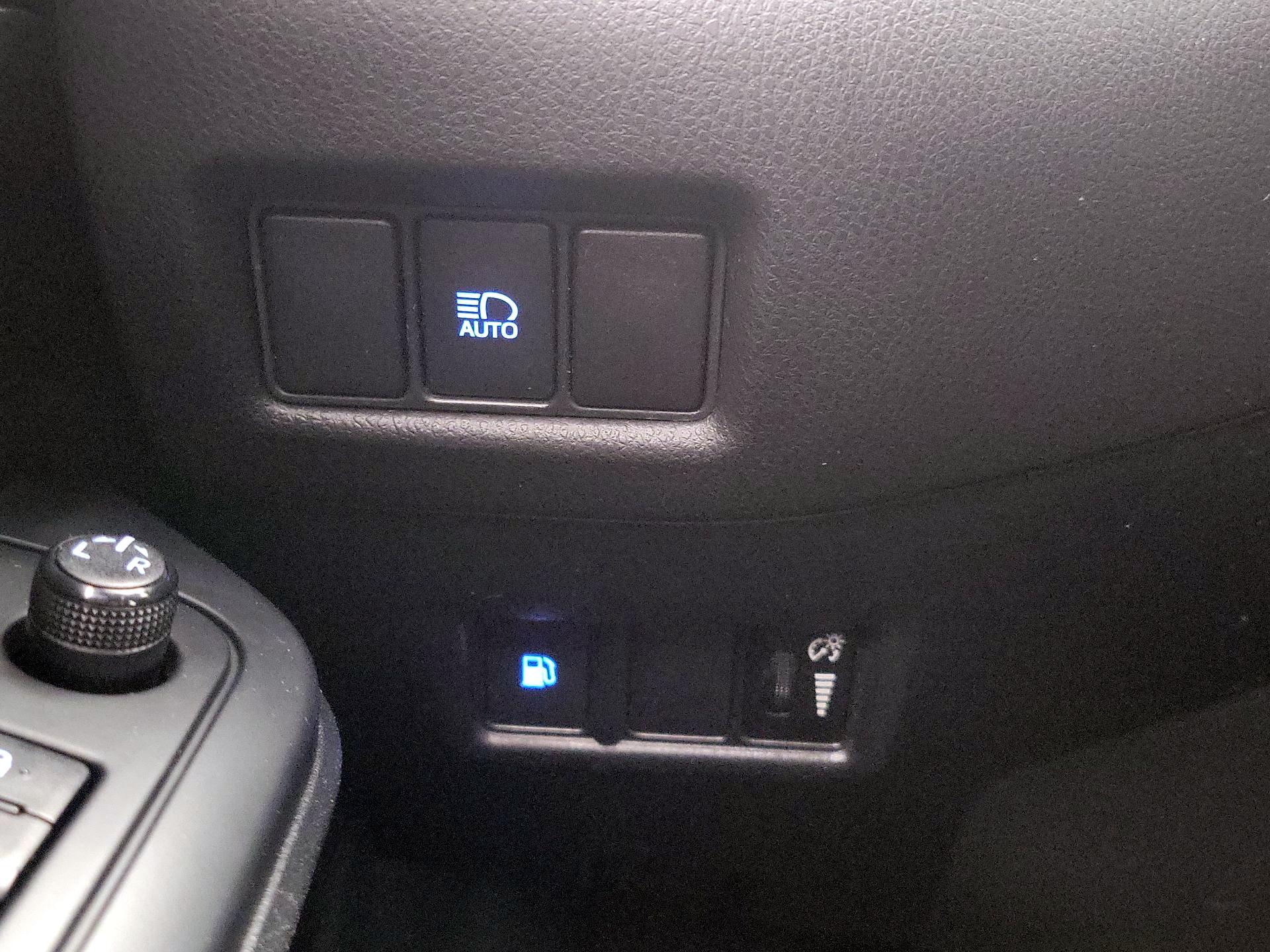 Thumbnail: 2018 Toyota C-HR - 13