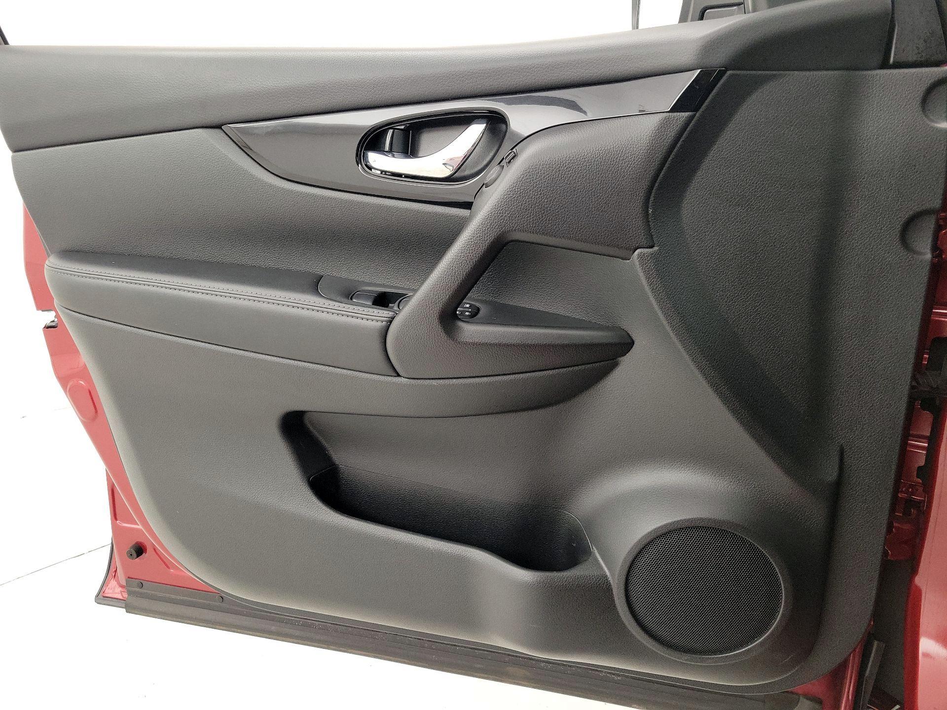 Thumbnail: 2019 Nissan Rogue Sport - 12