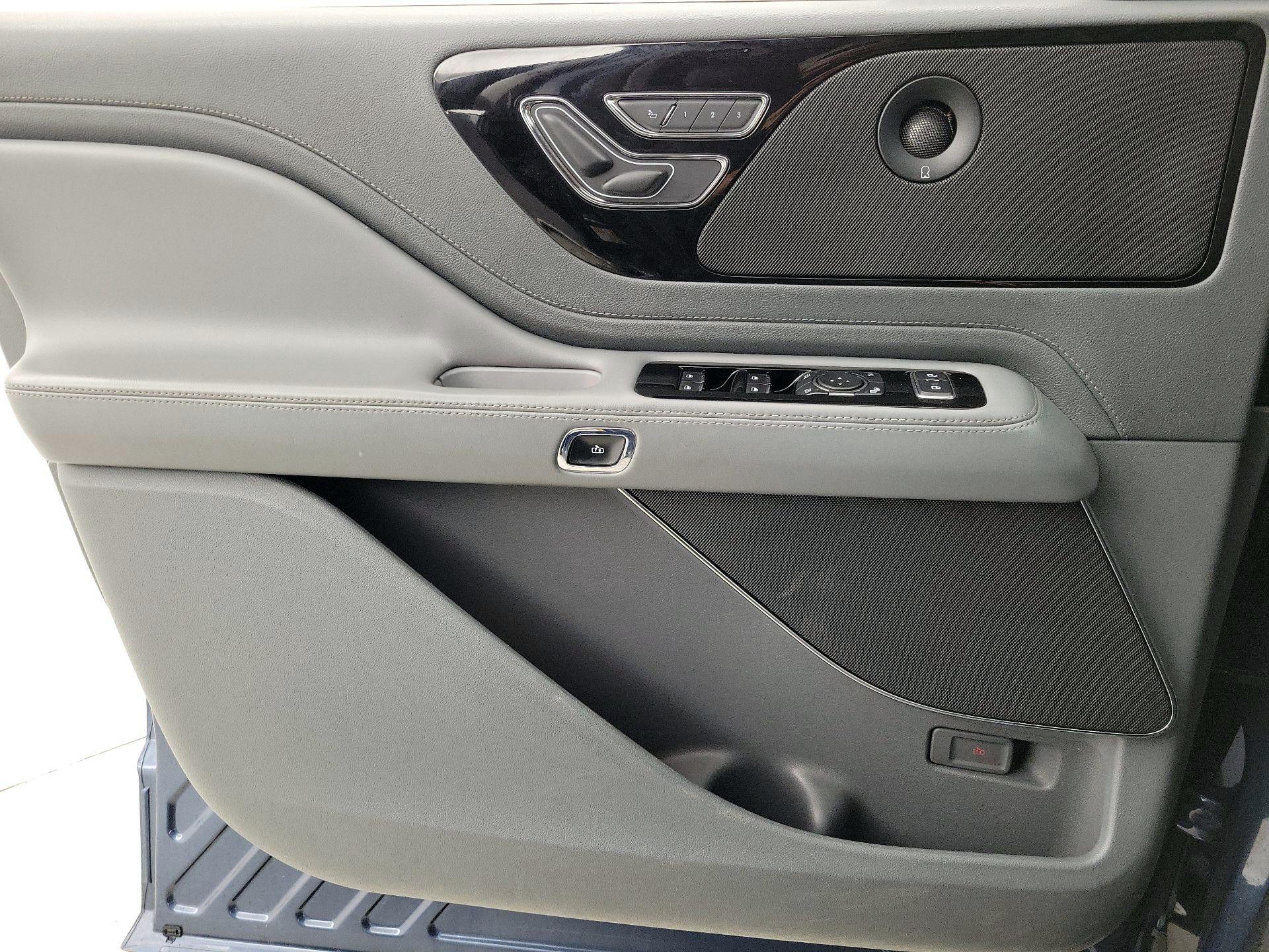 Thumbnail: 2020 Lincoln Aviator - 12