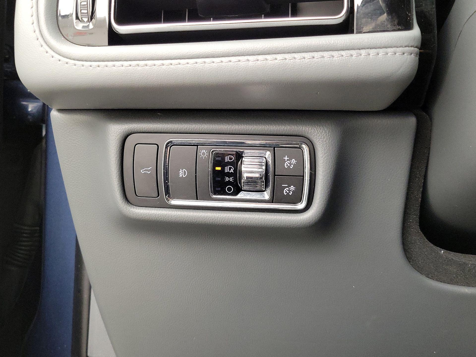 Thumbnail: 2020 Lincoln Aviator - 13