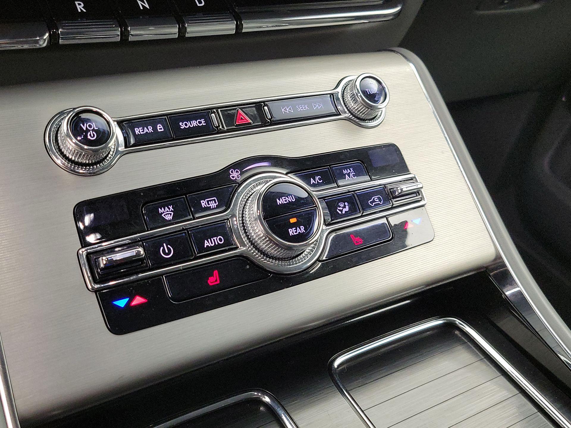 Thumbnail: 2020 Lincoln Aviator - 17