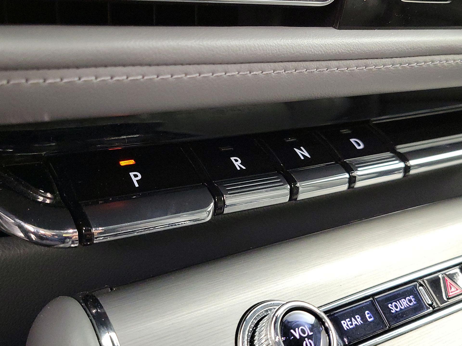 Thumbnail: 2020 Lincoln Aviator - 18