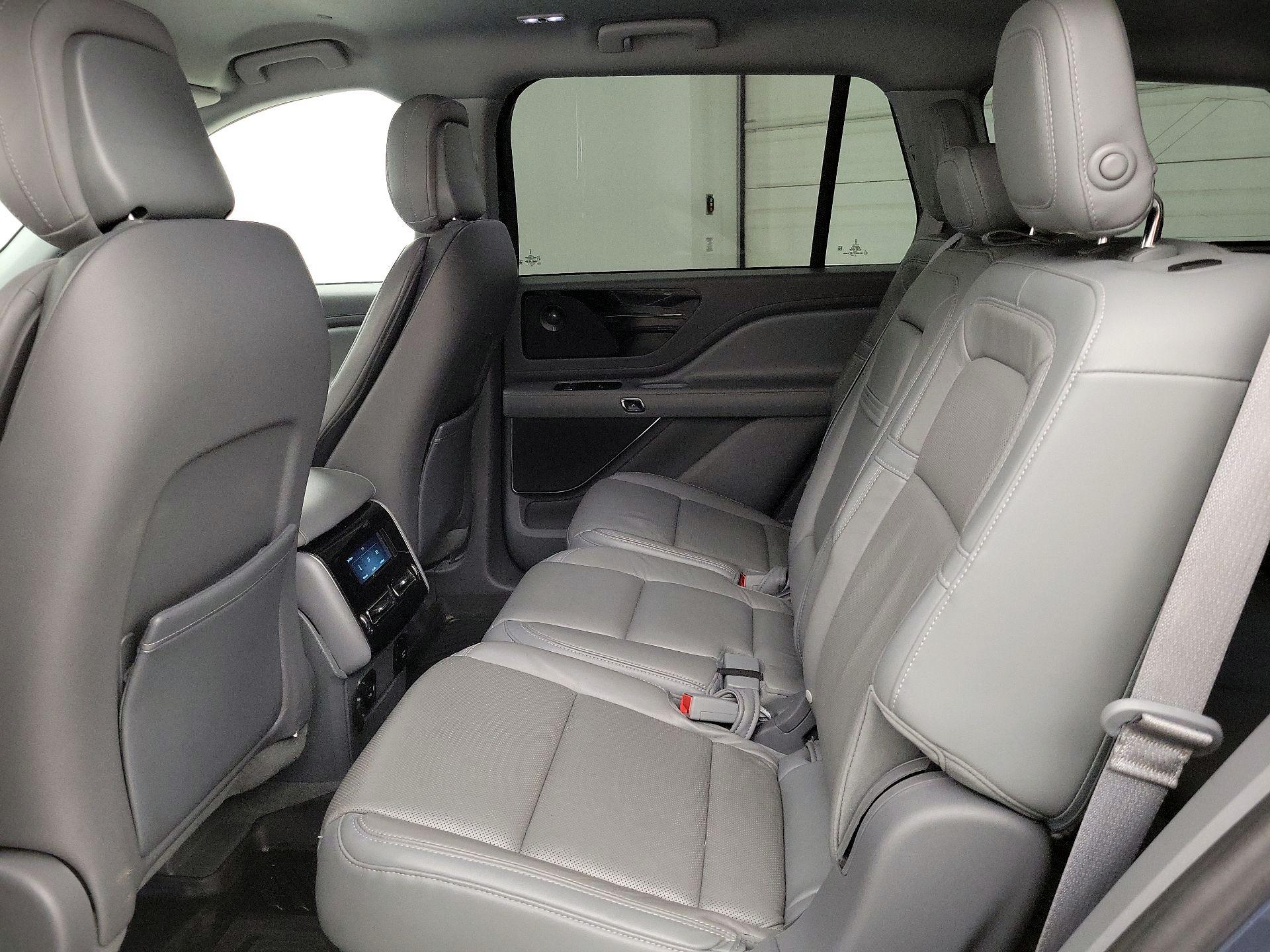 Thumbnail: 2020 Lincoln Aviator - 20