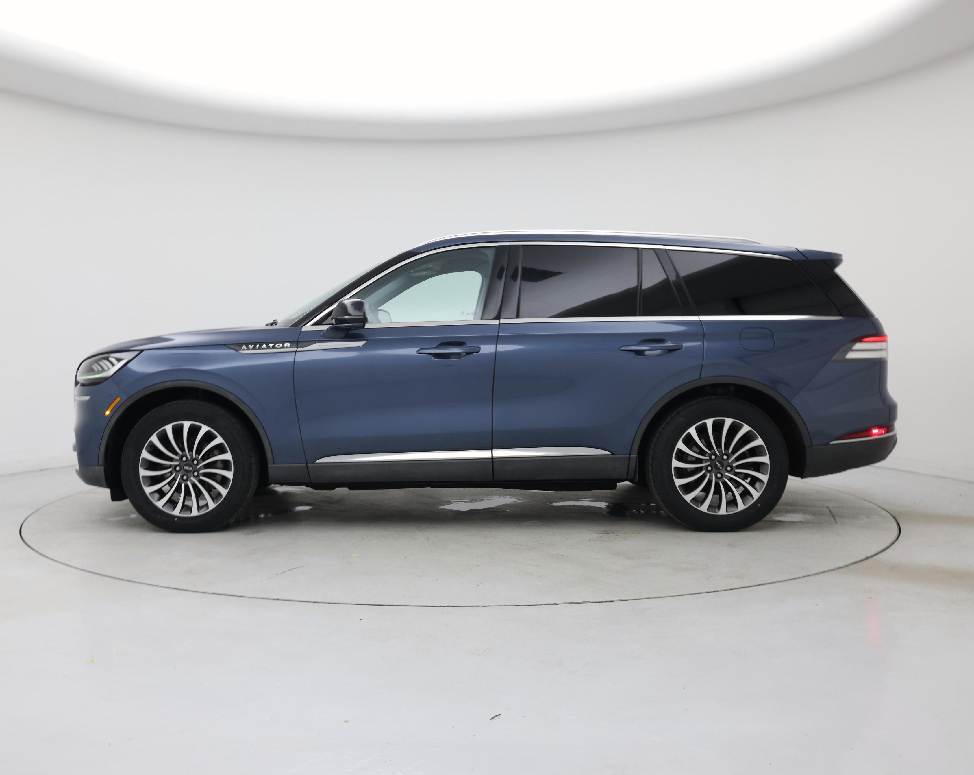 Thumbnail: 2020 Lincoln Aviator - 3