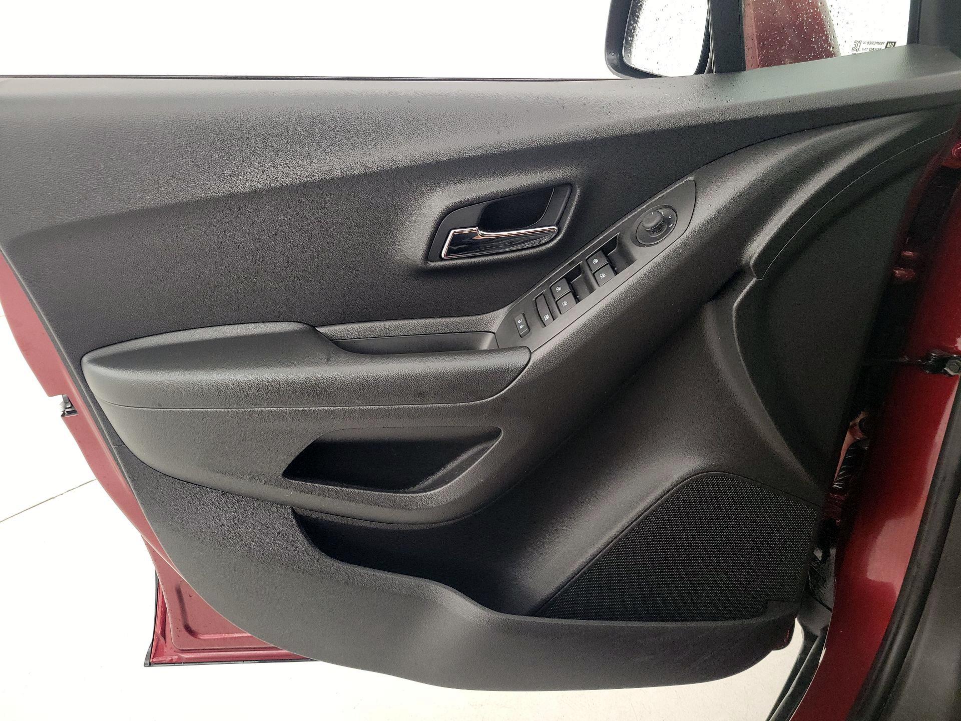 Thumbnail: 2021 Chevrolet Trax - 12