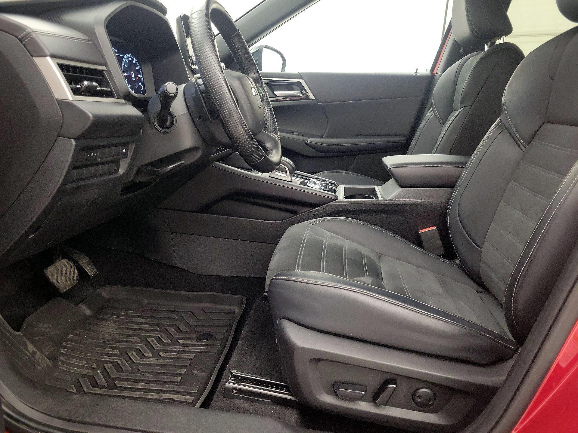 Thumbnail: 2024 Mitsubishi Outlander - 11