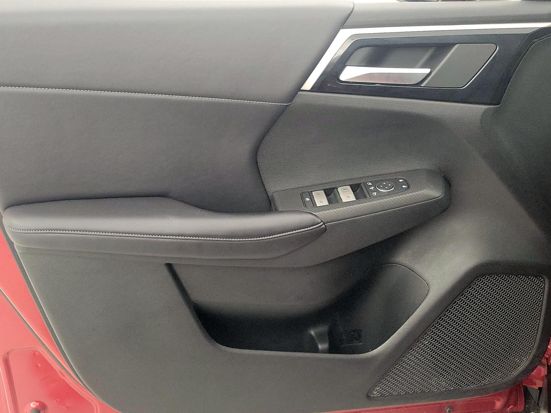 Thumbnail: 2024 Mitsubishi Outlander - 12