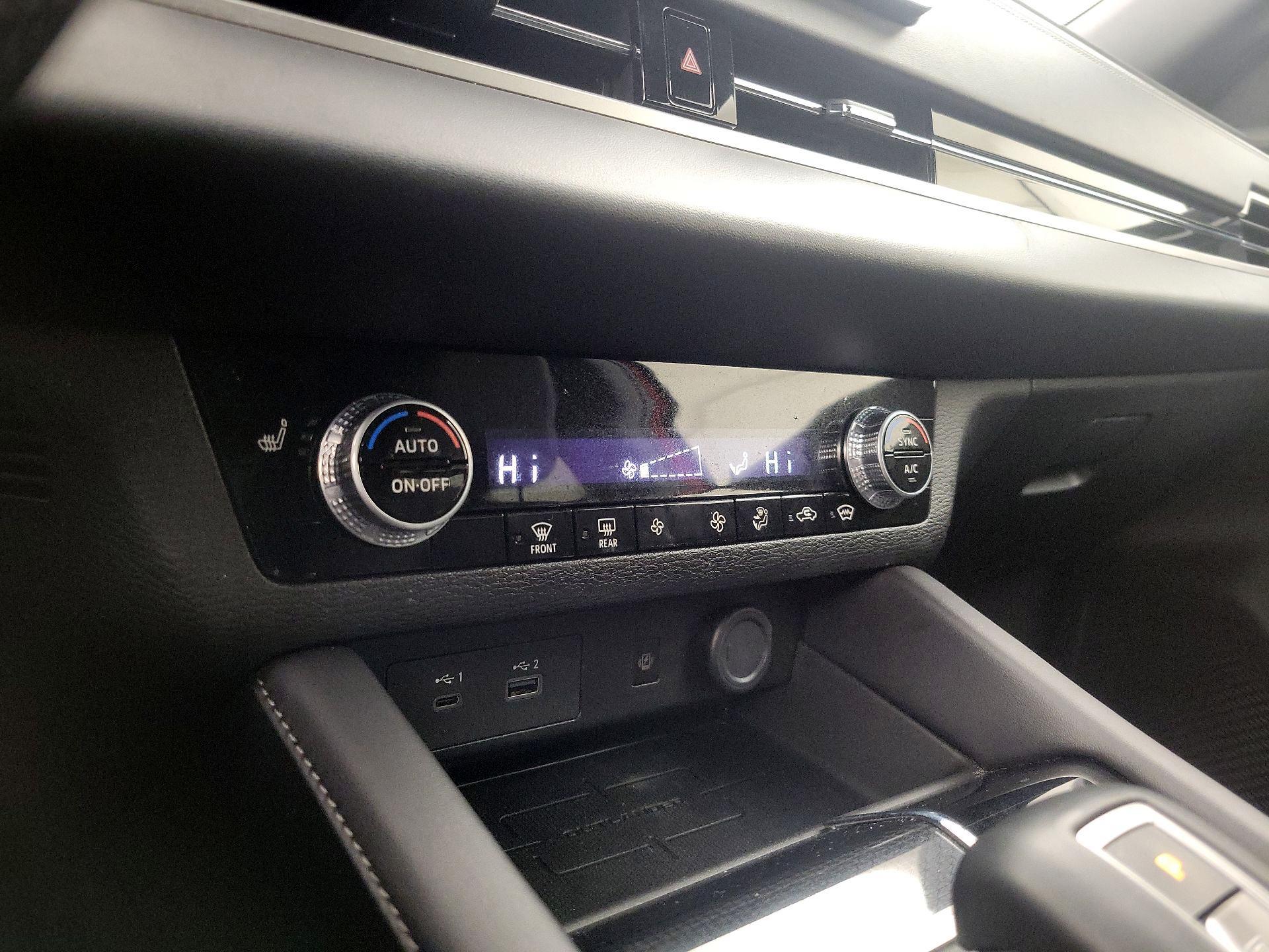 Thumbnail: 2024 Mitsubishi Outlander - 17