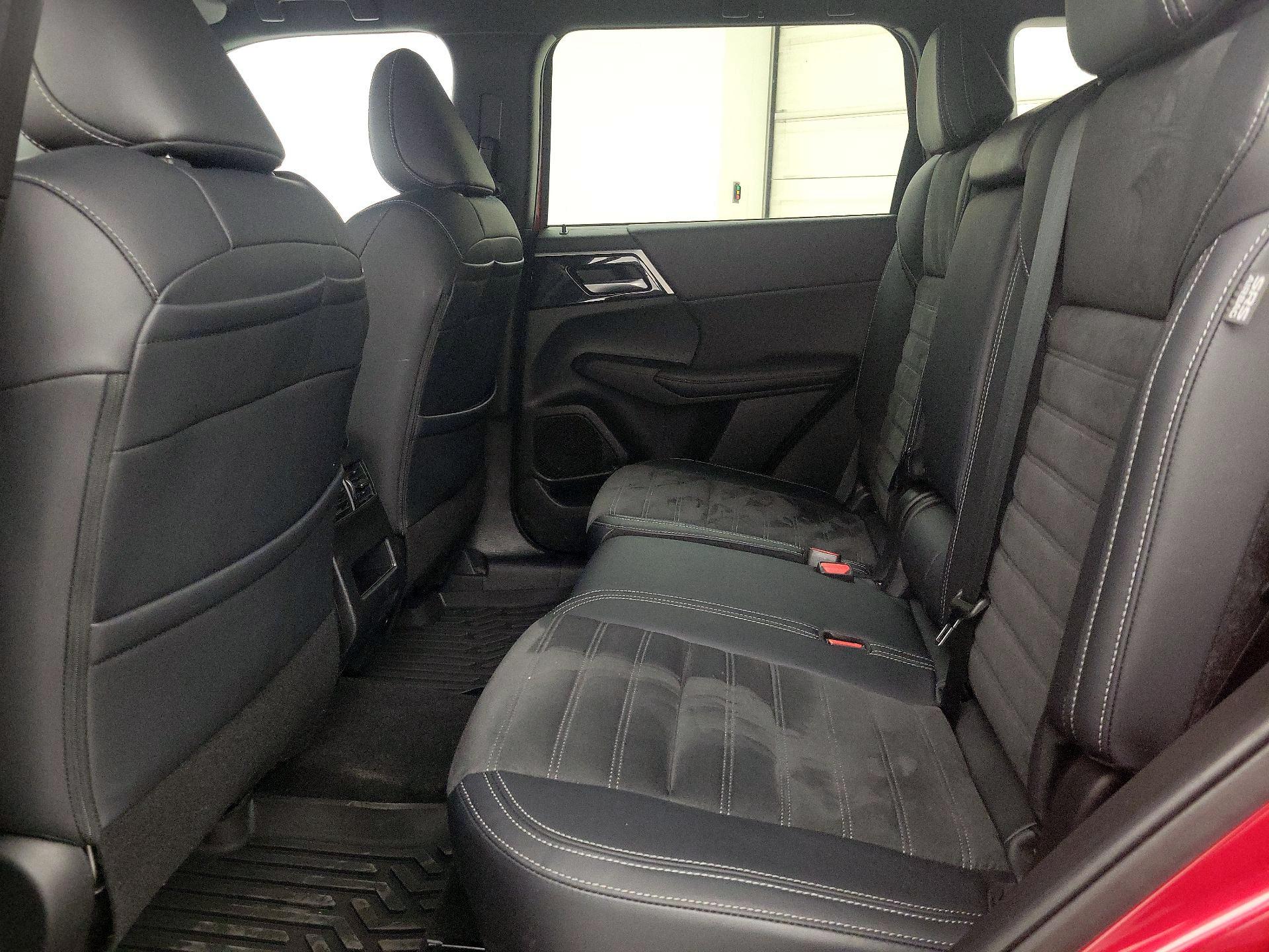 Thumbnail: 2024 Mitsubishi Outlander - 20