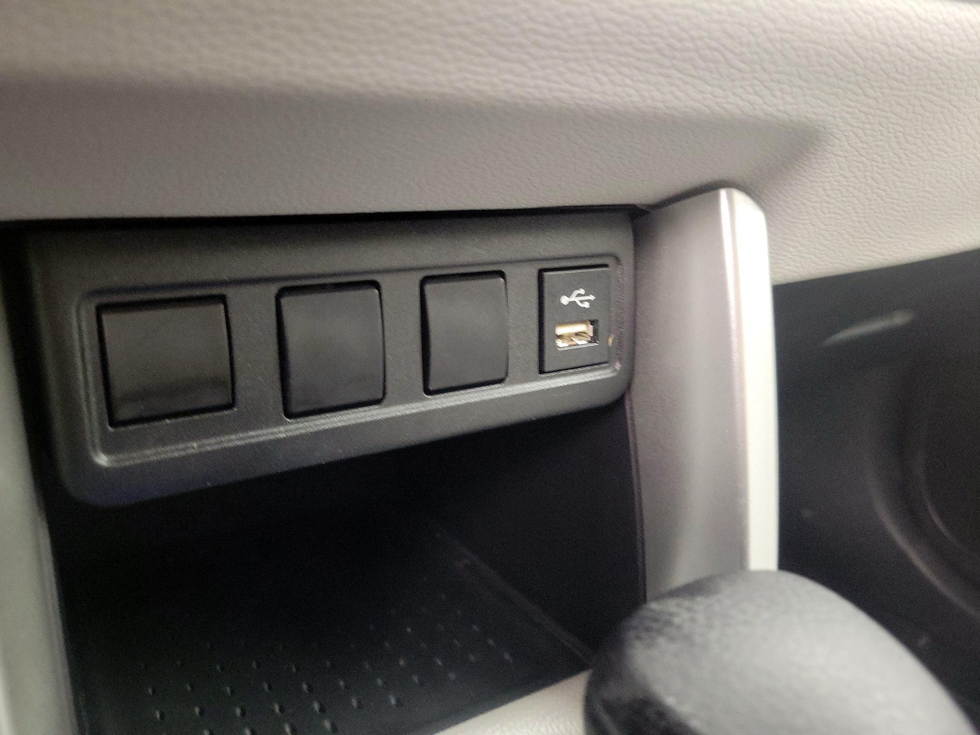 Thumbnail: 2022 Toyota Corolla Cross - 18