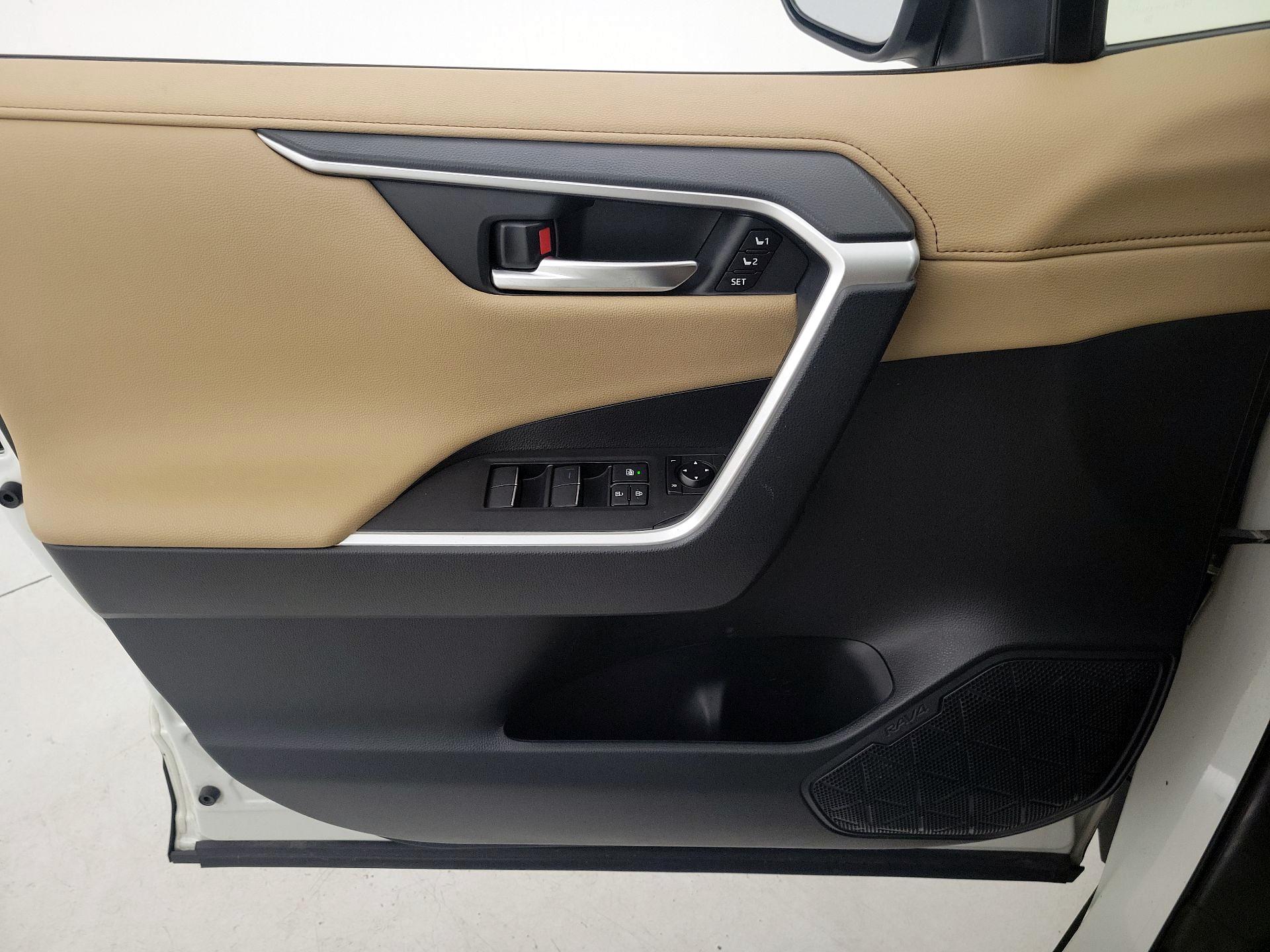 Thumbnail: 2020 Toyota RAV4 - 12