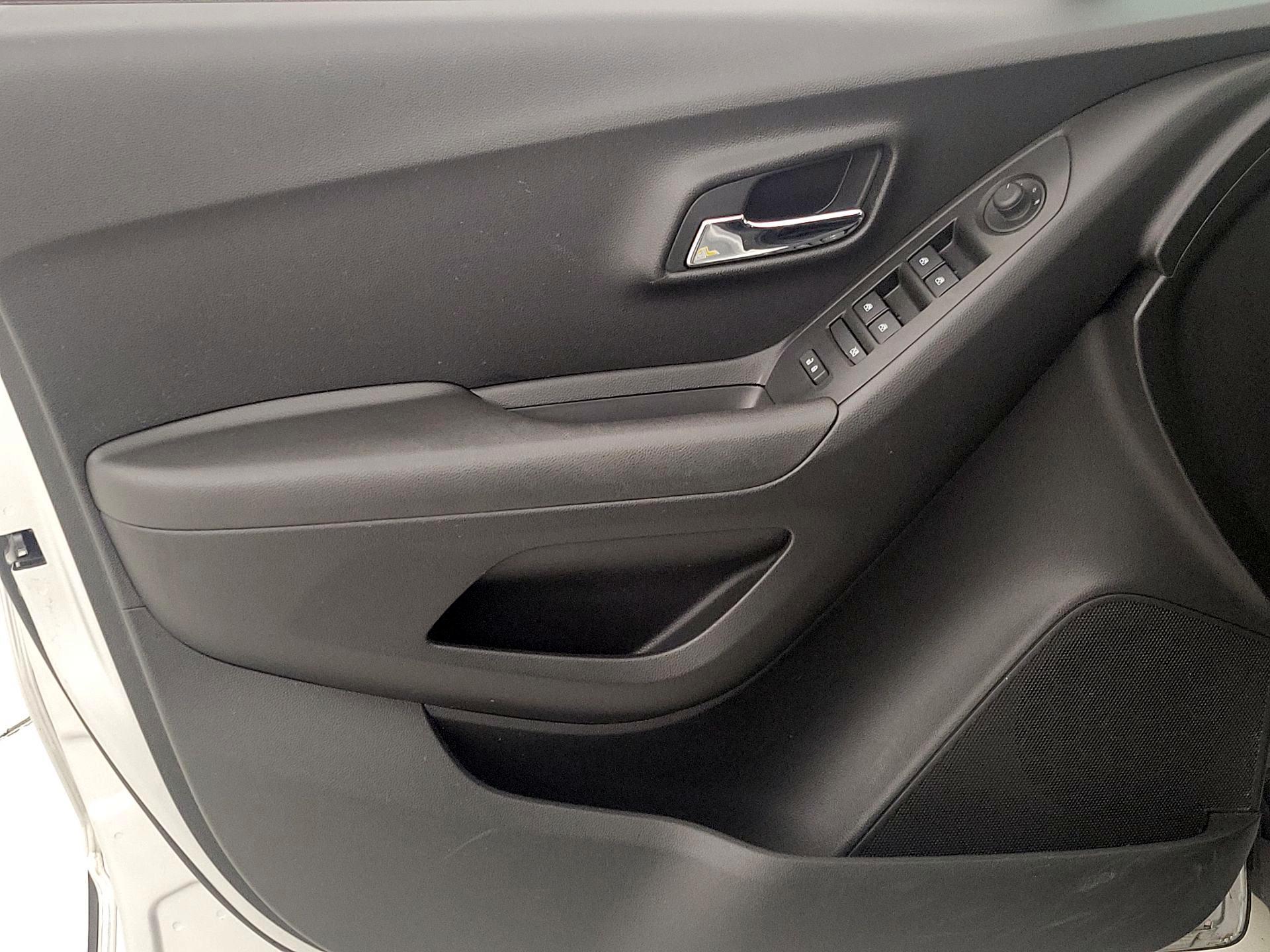 Thumbnail: 2018 Chevrolet Trax - 12