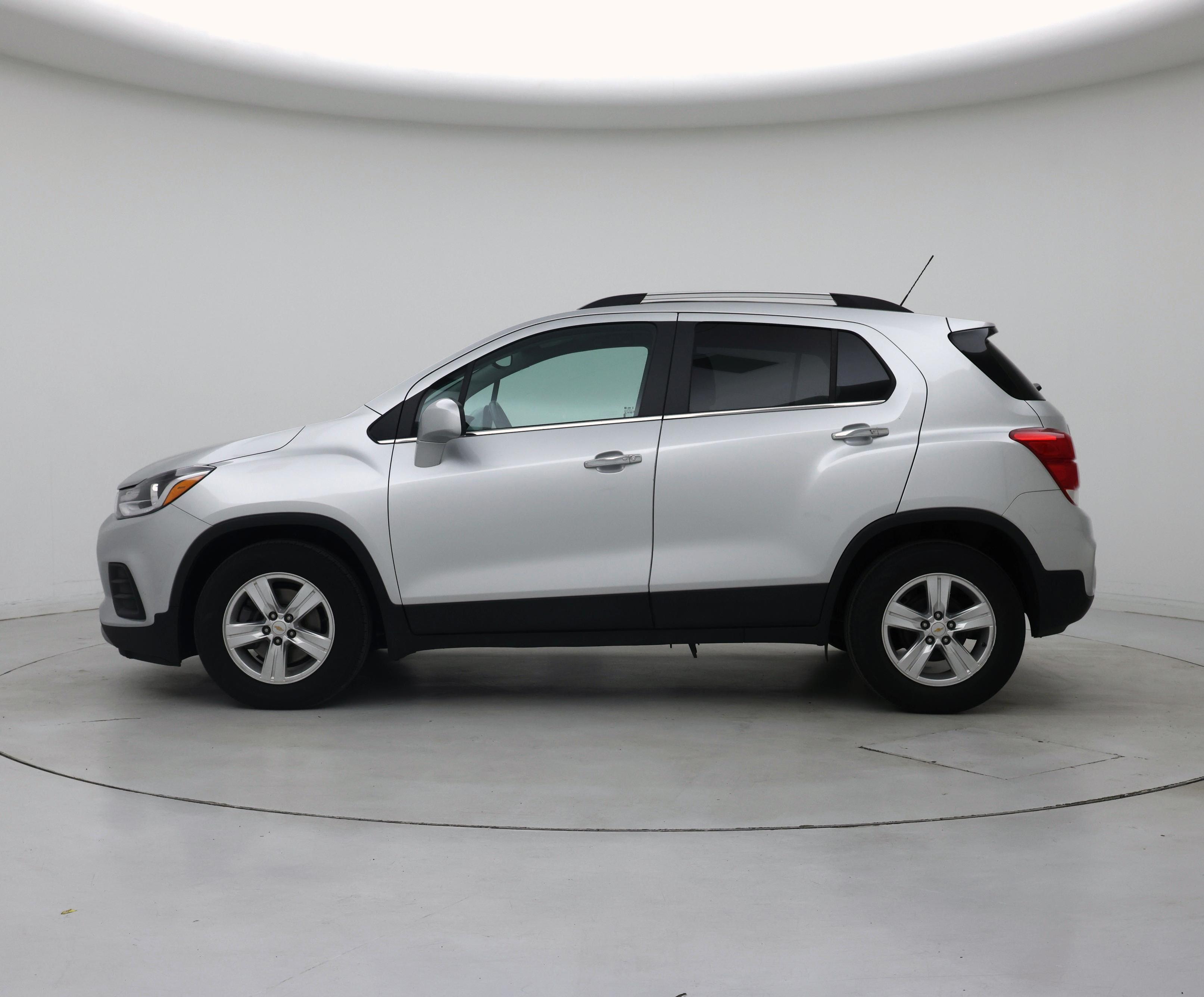 Thumbnail: 2018 Chevrolet Trax - 3