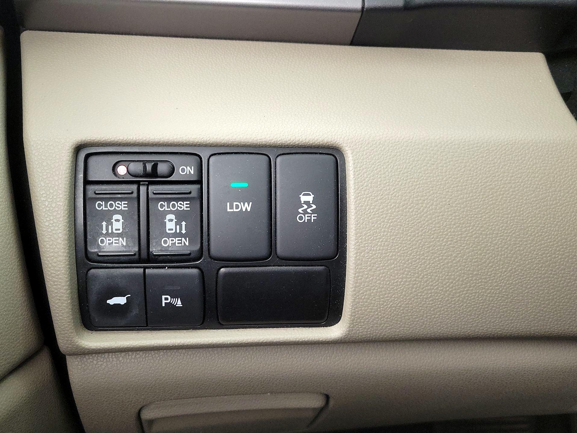 Thumbnail: 2015 Honda Odyssey - 13