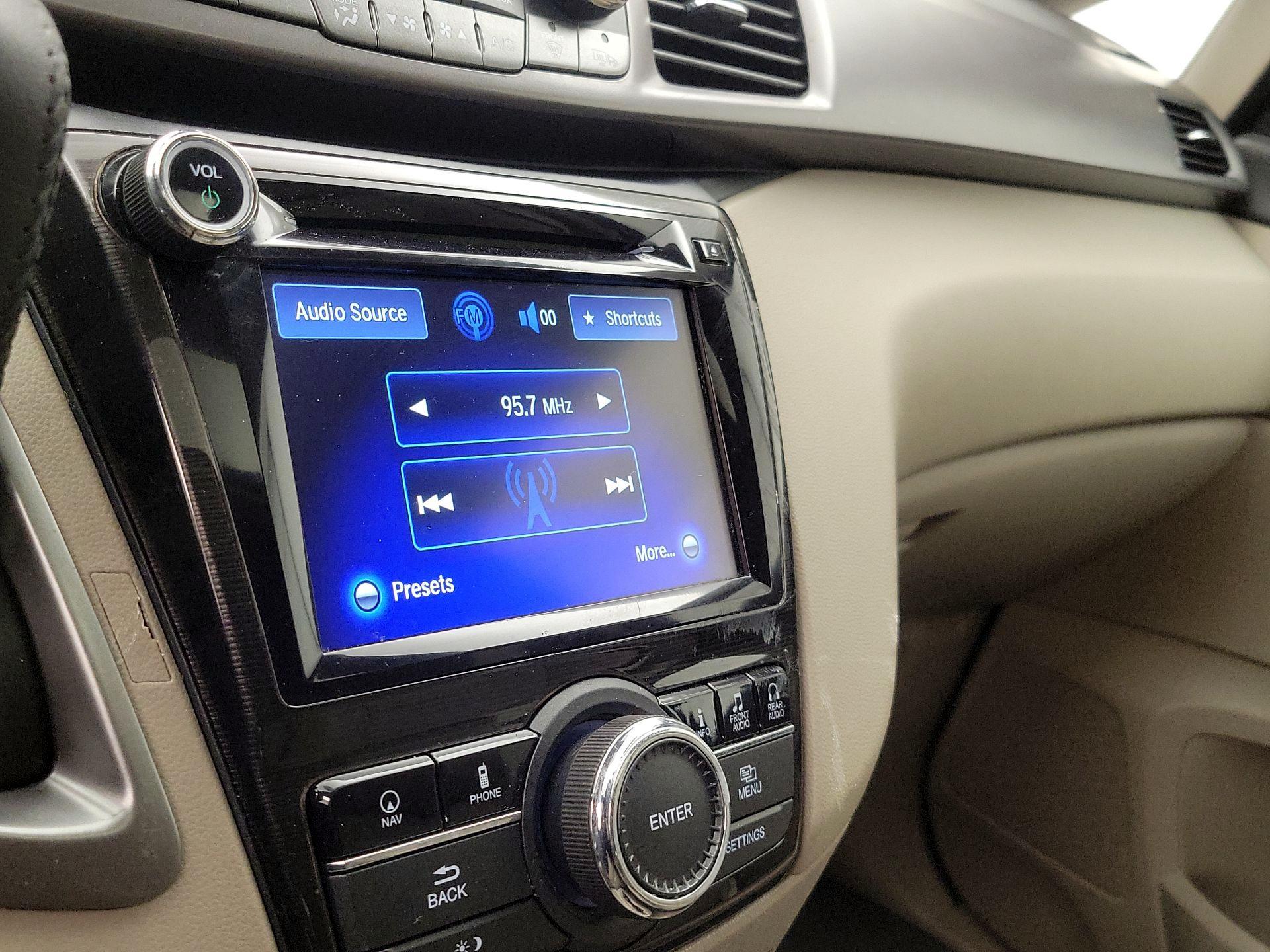 Thumbnail: 2015 Honda Odyssey - 16