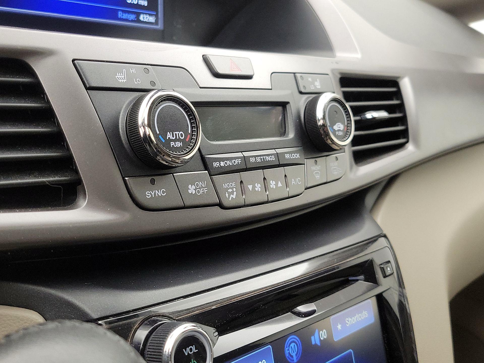 Thumbnail: 2015 Honda Odyssey - 17