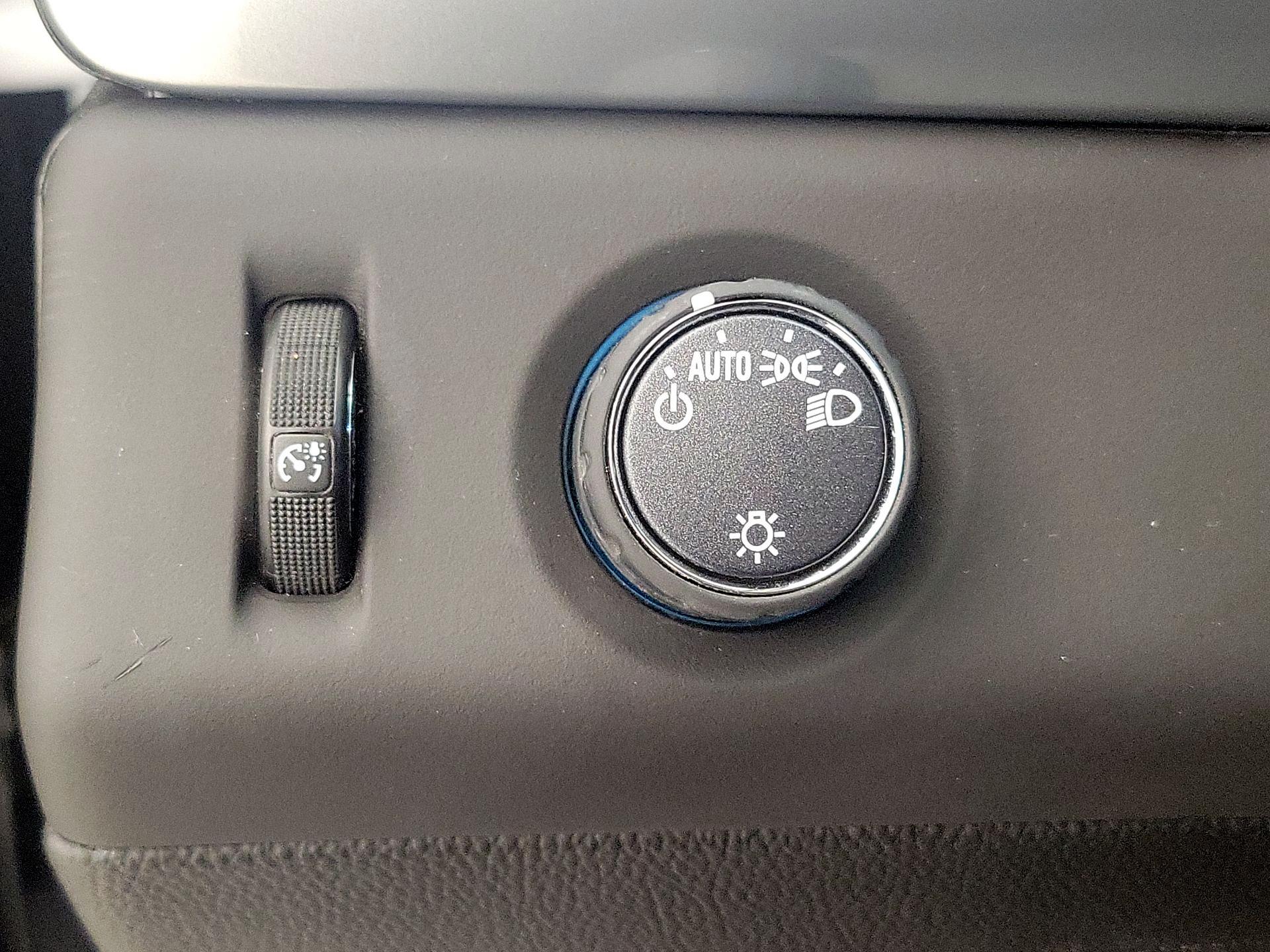 Thumbnail: 2018 Chevrolet Suburban - 13