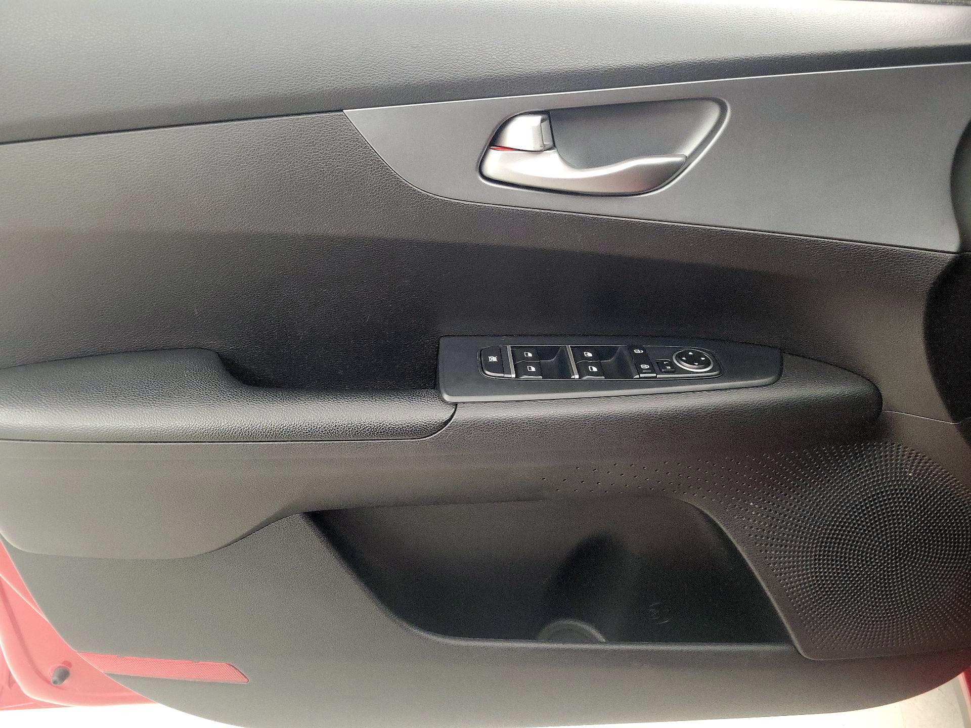 Thumbnail: 2021 Kia Forte - 12