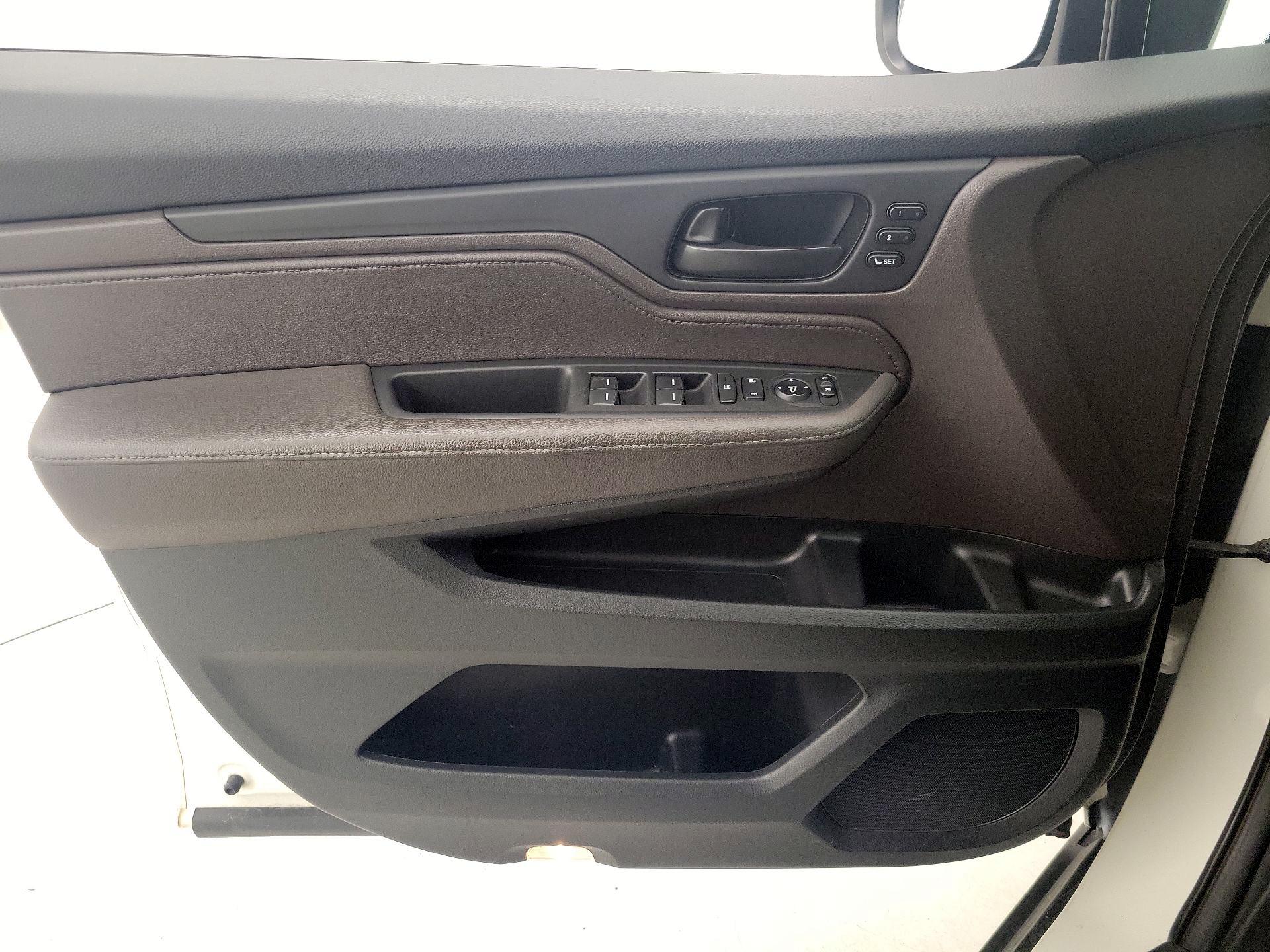 Thumbnail: 2018 Honda Odyssey - 12