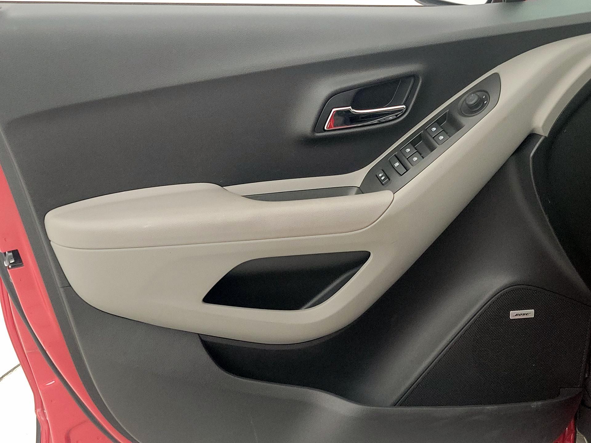 Thumbnail: 2015 Chevrolet Trax - 10