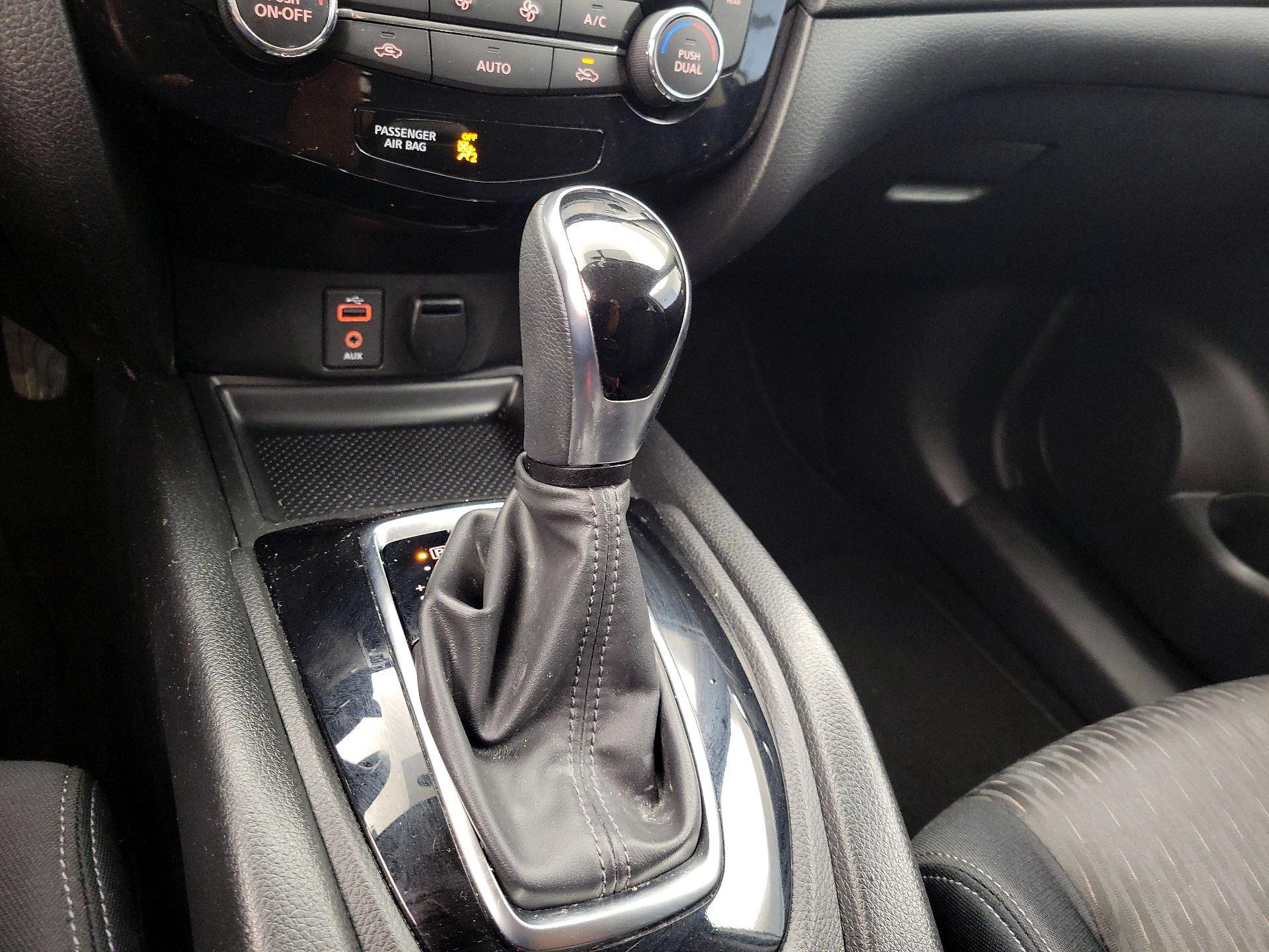 Thumbnail: 2017 Nissan Rogue - 17