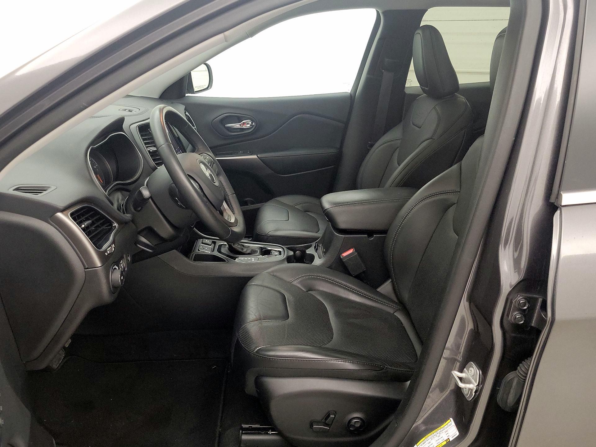 Thumbnail: 2019 Jeep Cherokee - 11