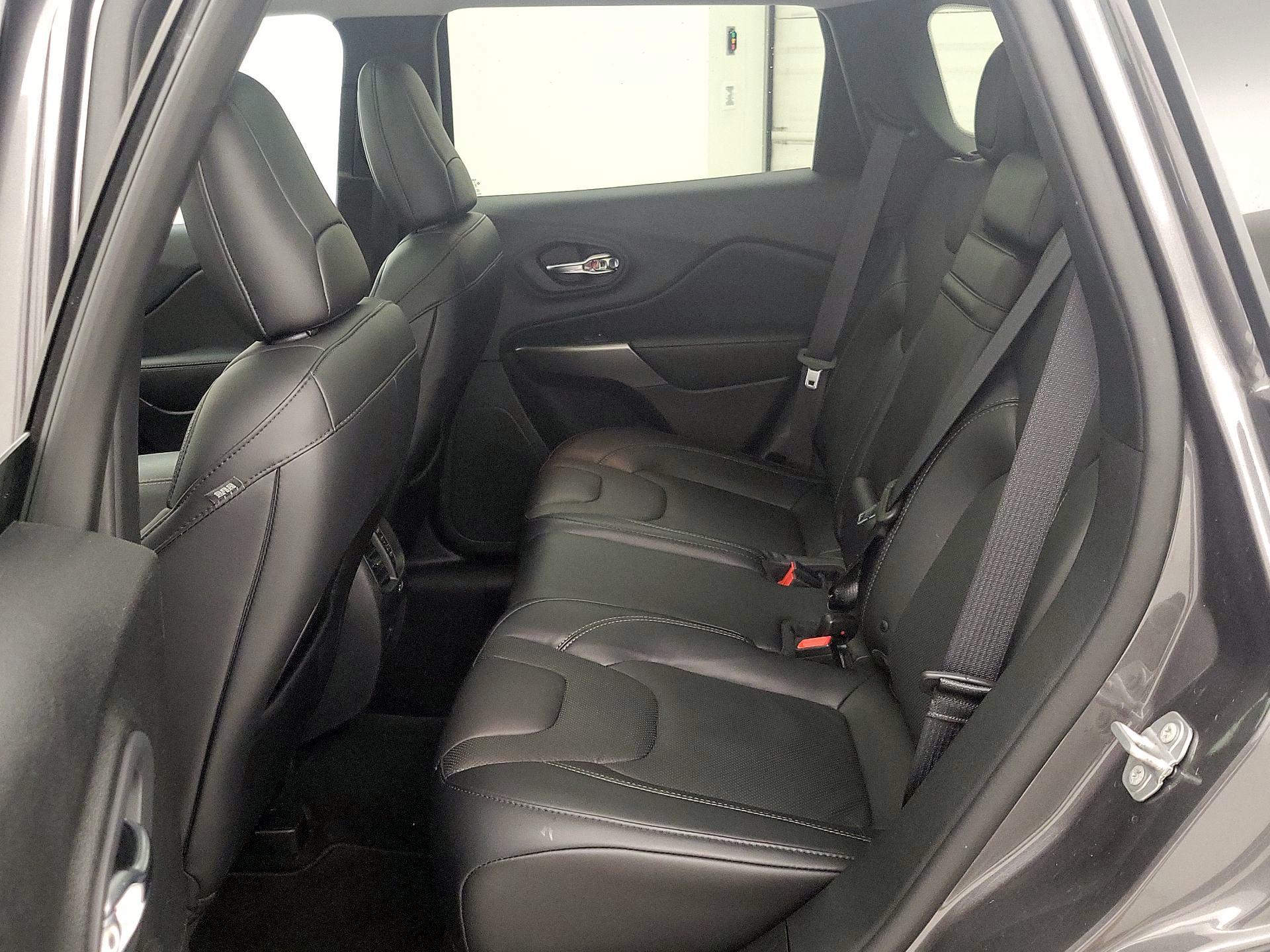 Thumbnail: 2019 Jeep Cherokee - 20
