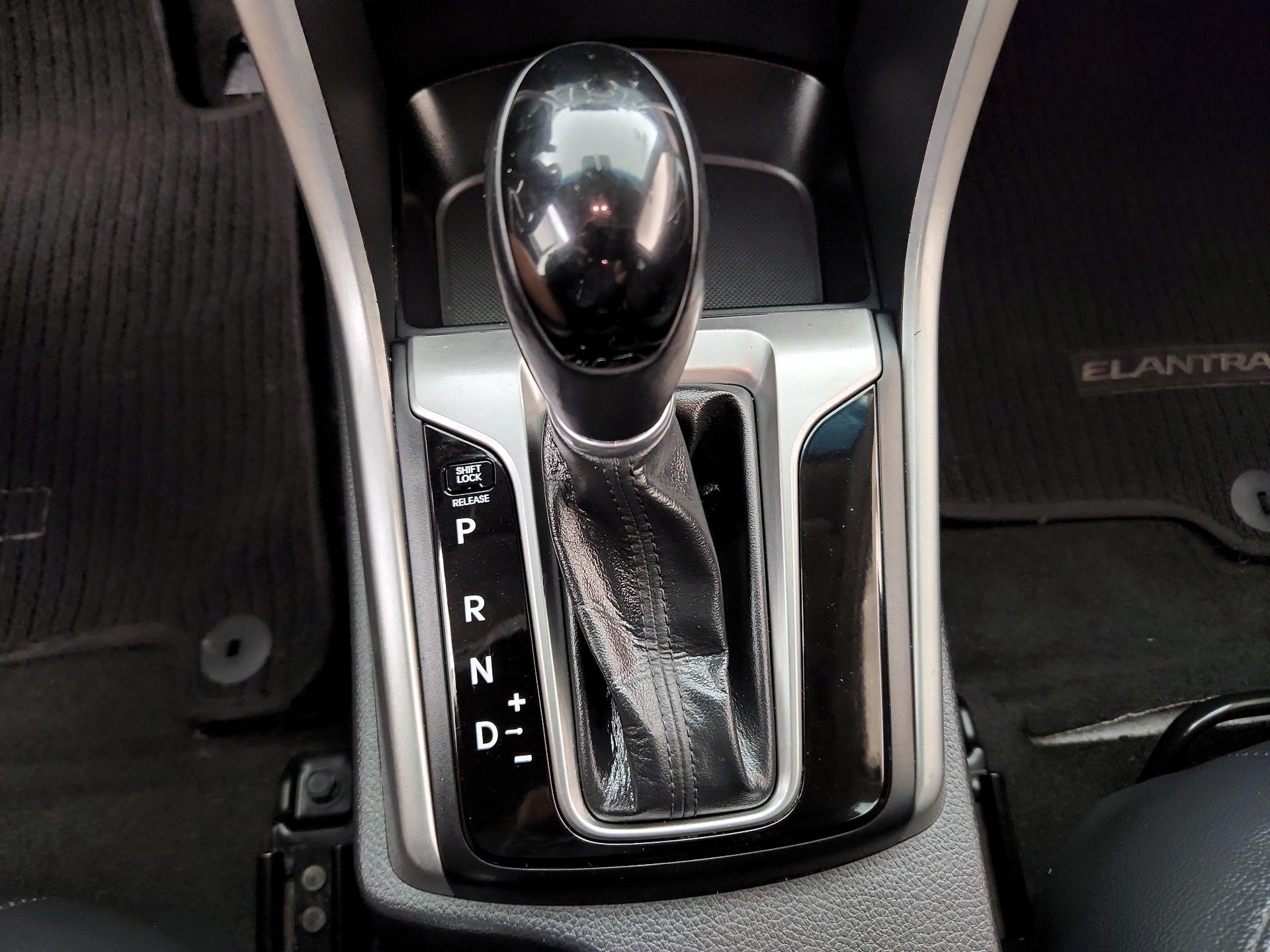 Thumbnail: 2014 Hyundai Elantra - 16