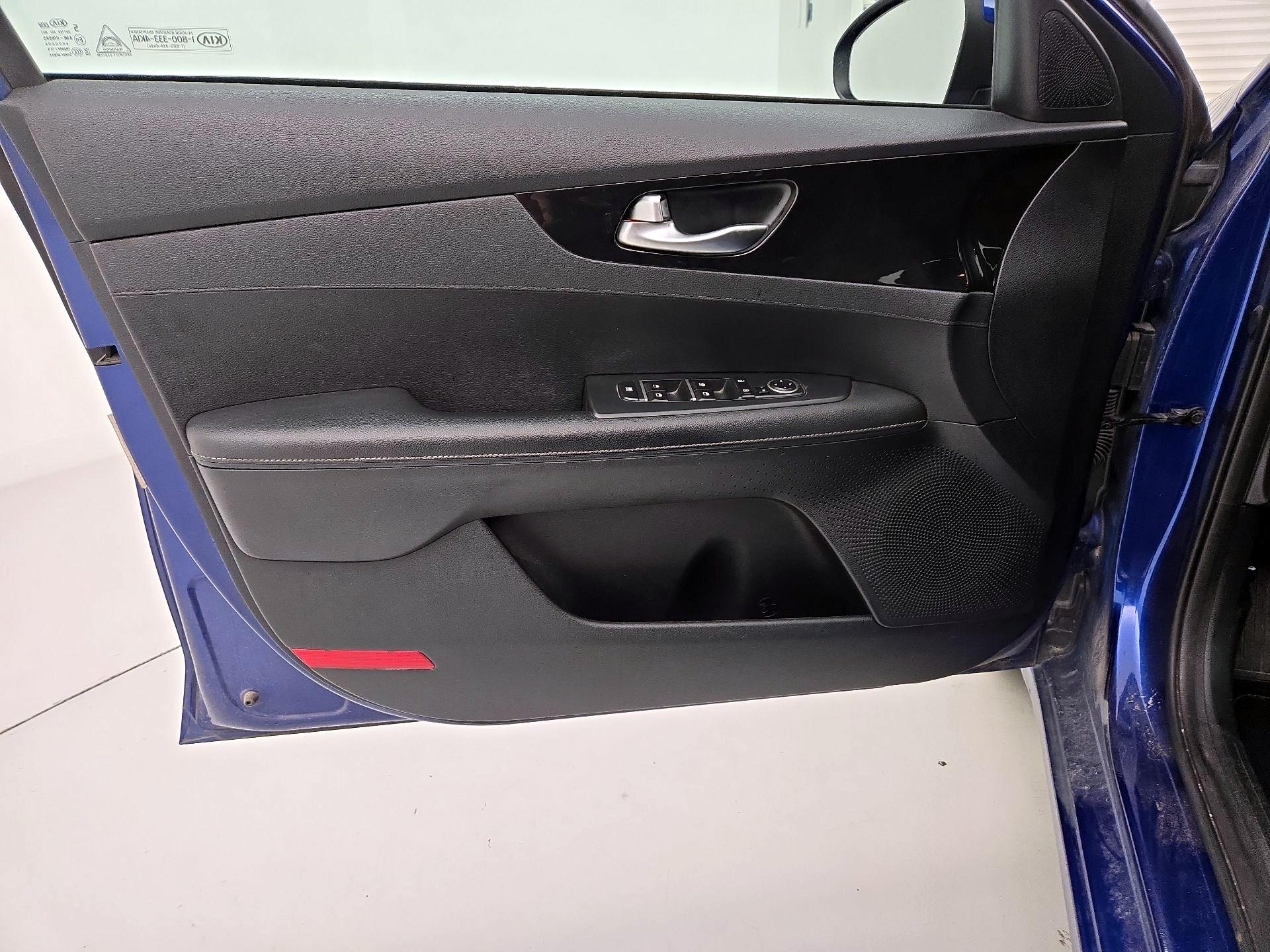 Thumbnail: 2019 Kia Forte - 12