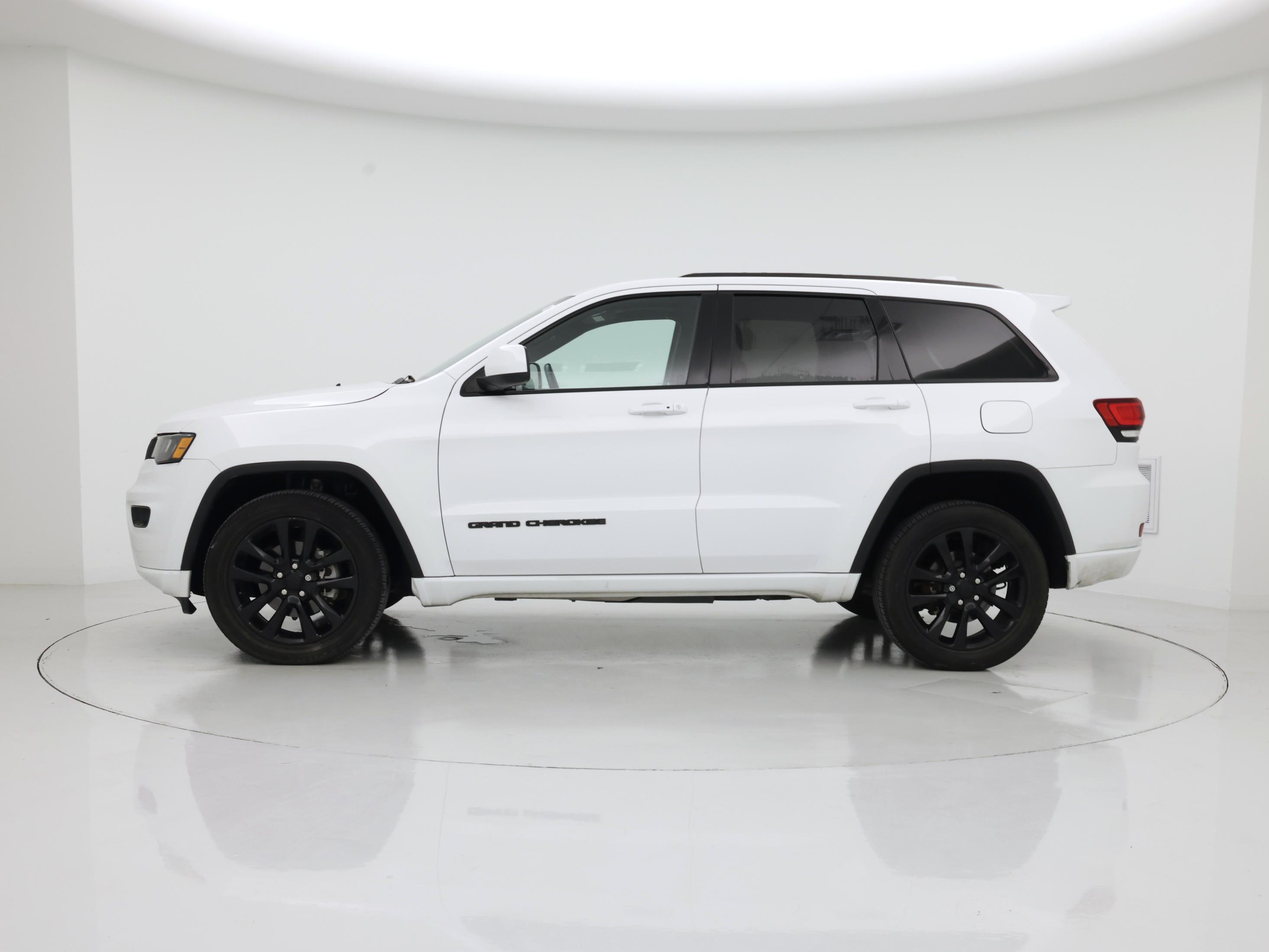 Thumbnail: 2018 Jeep Grand Cherokee - 3