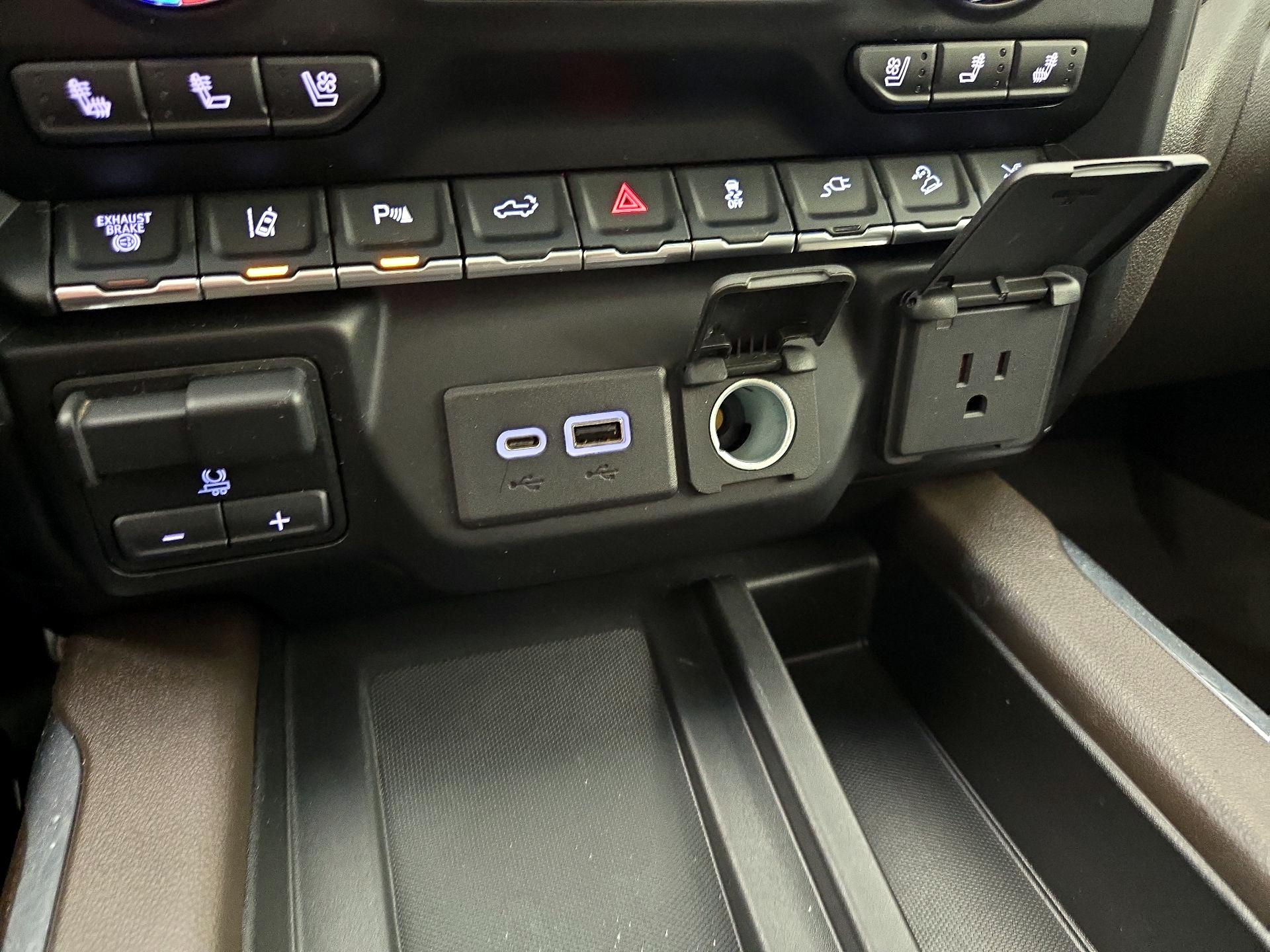 Thumbnail: 2022 GMC Sierra 3500 - 18