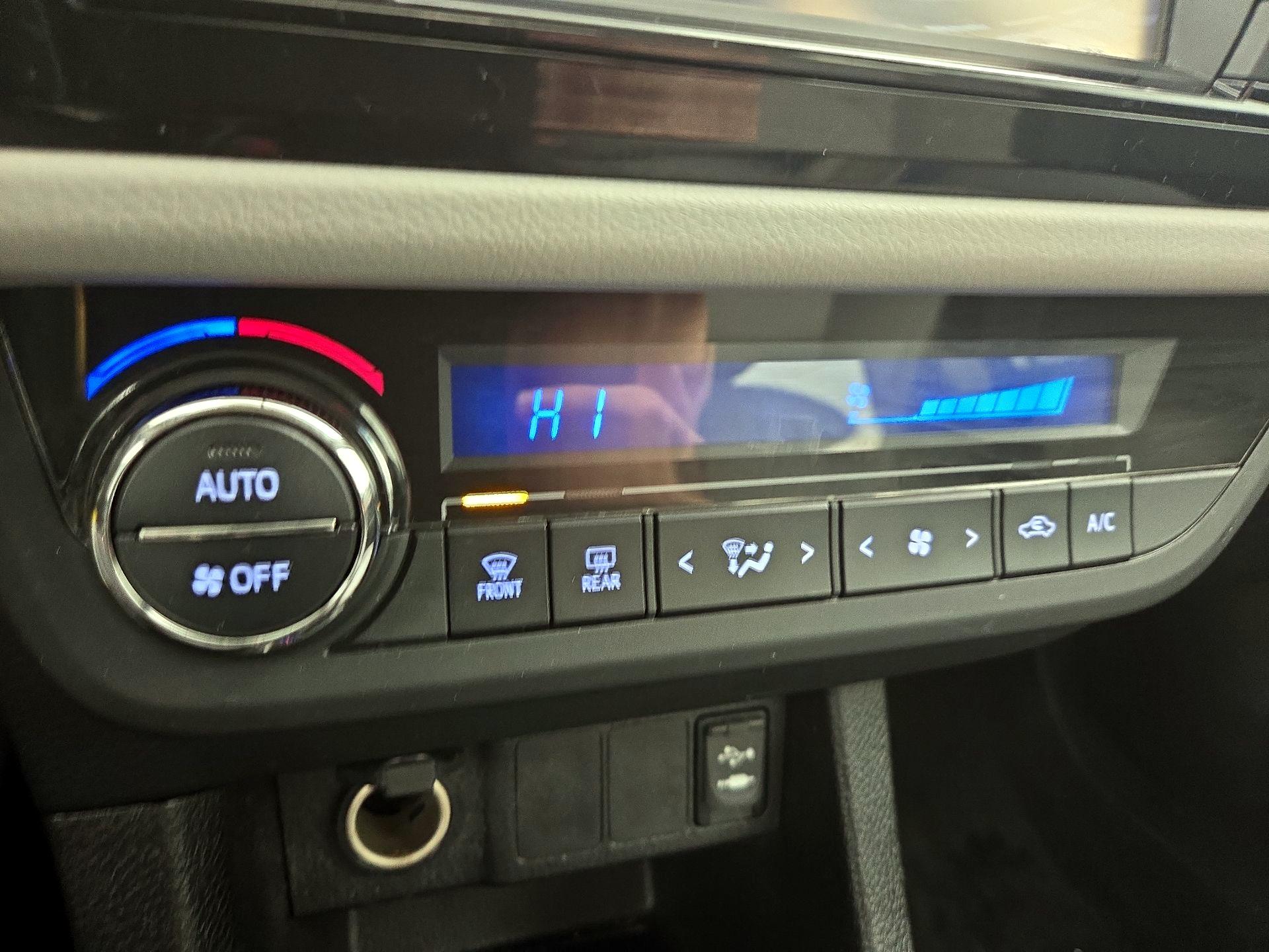 Thumbnail: 2014 Toyota Corolla - 15