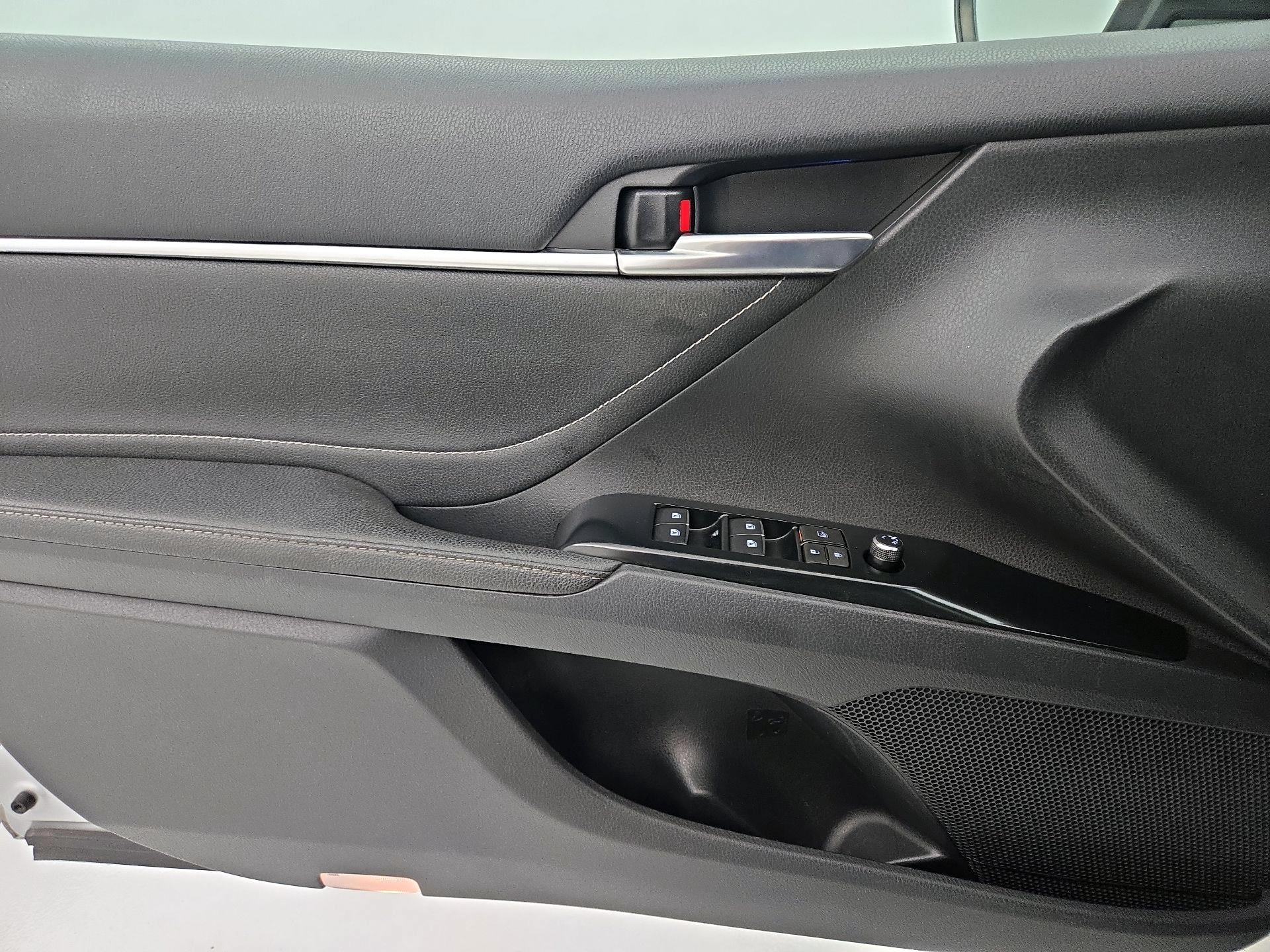 Thumbnail: 2018 Toyota Camry - 12