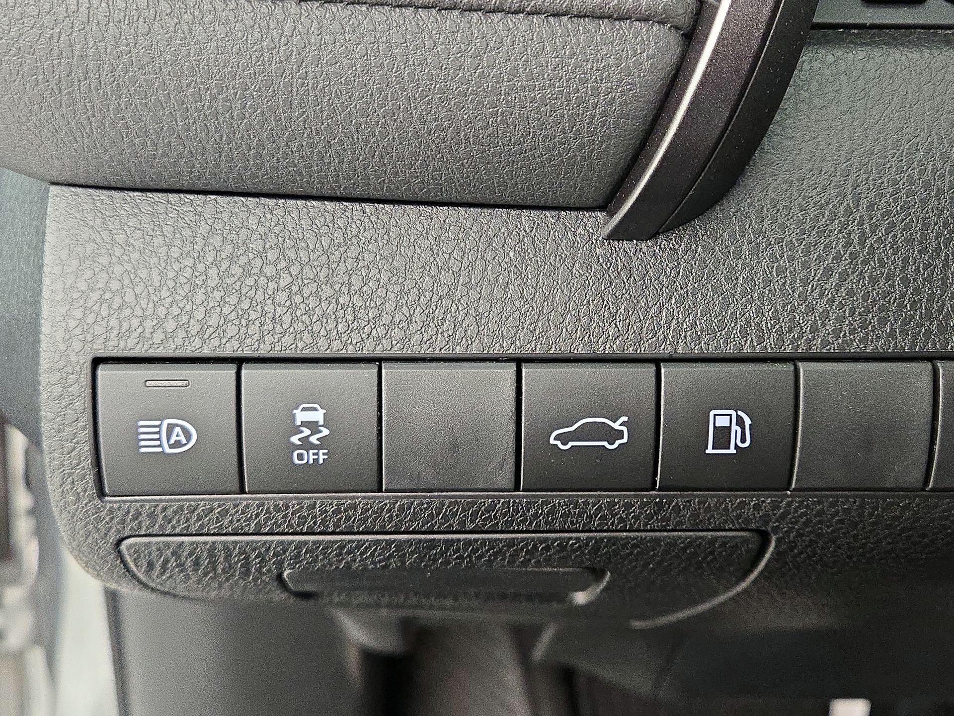 Thumbnail: 2018 Toyota Camry - 13