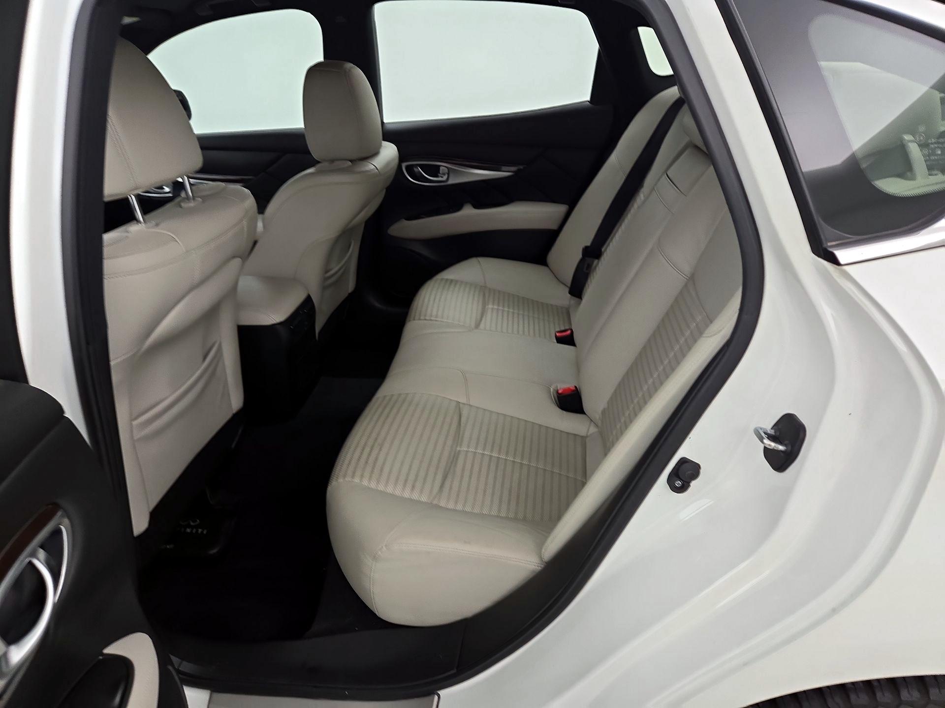 Thumbnail: 2019 INFINITI Q70 - 18