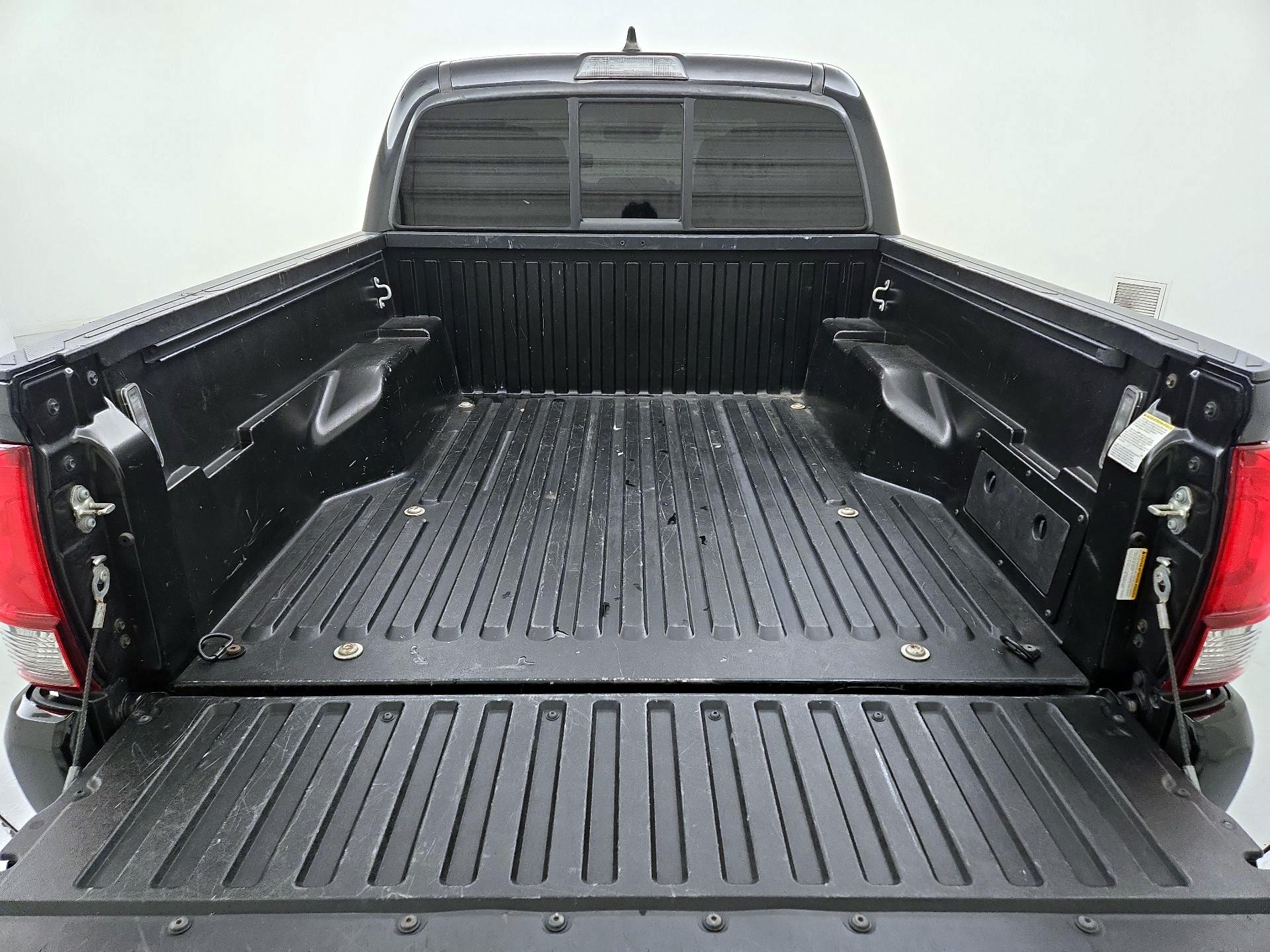 Thumbnail: 2022 Toyota Tacoma - 18