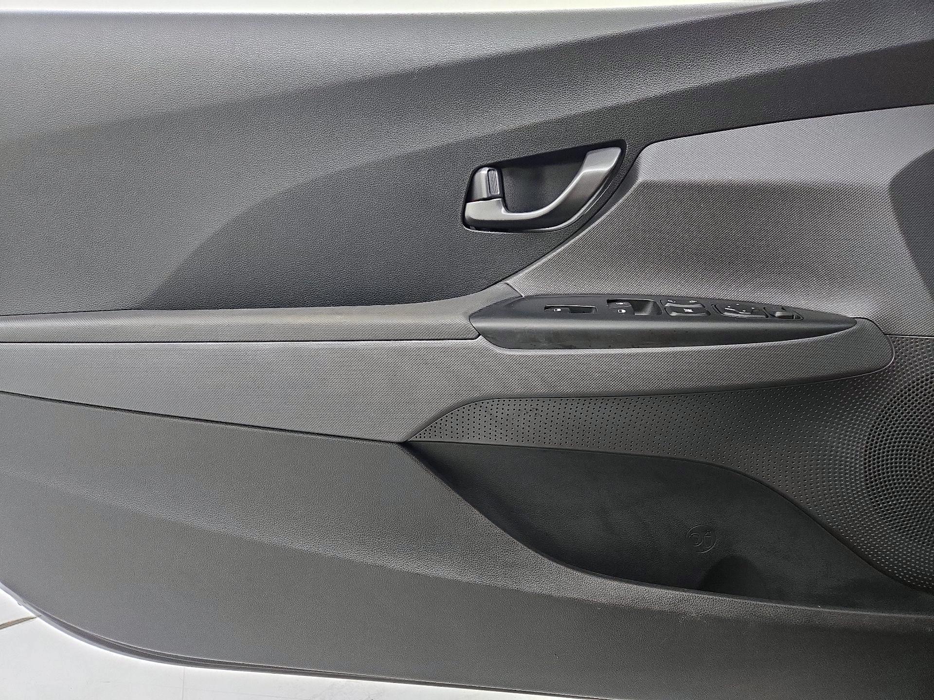 Thumbnail: 2020 Hyundai Veloster - 10
