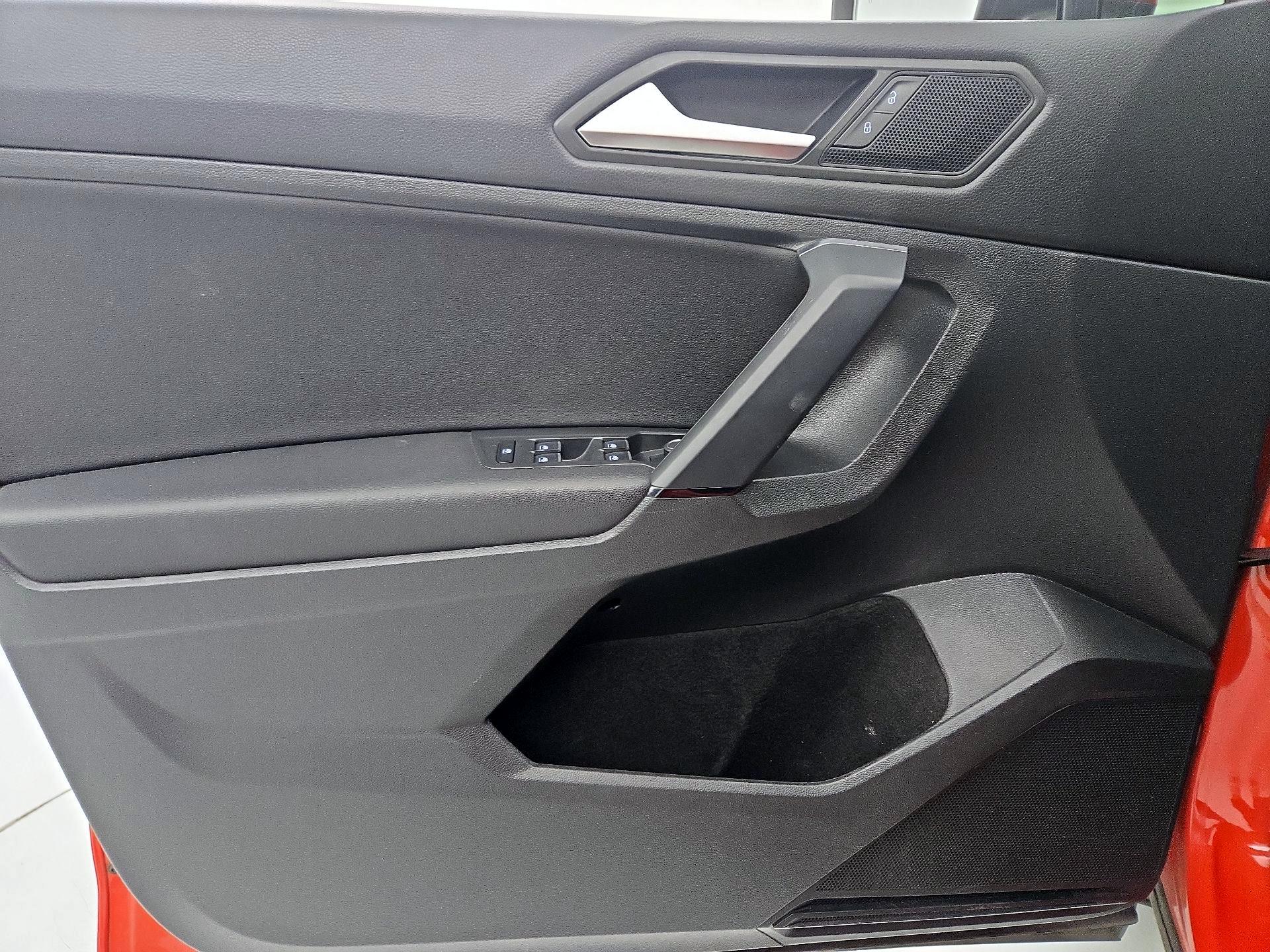 Thumbnail: 2019 Volkswagen Tiguan - 12