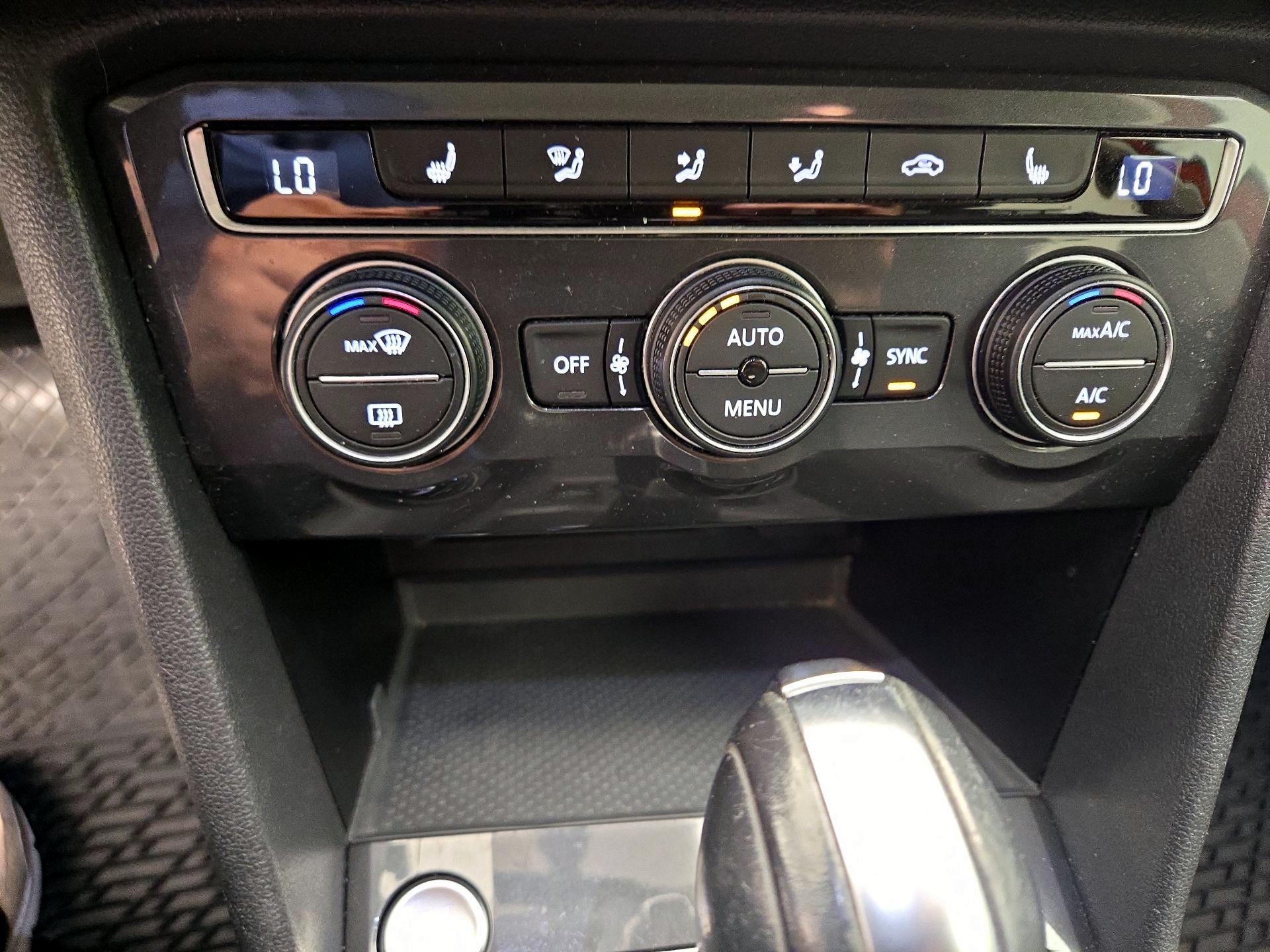 Thumbnail: 2019 Volkswagen Tiguan - 16