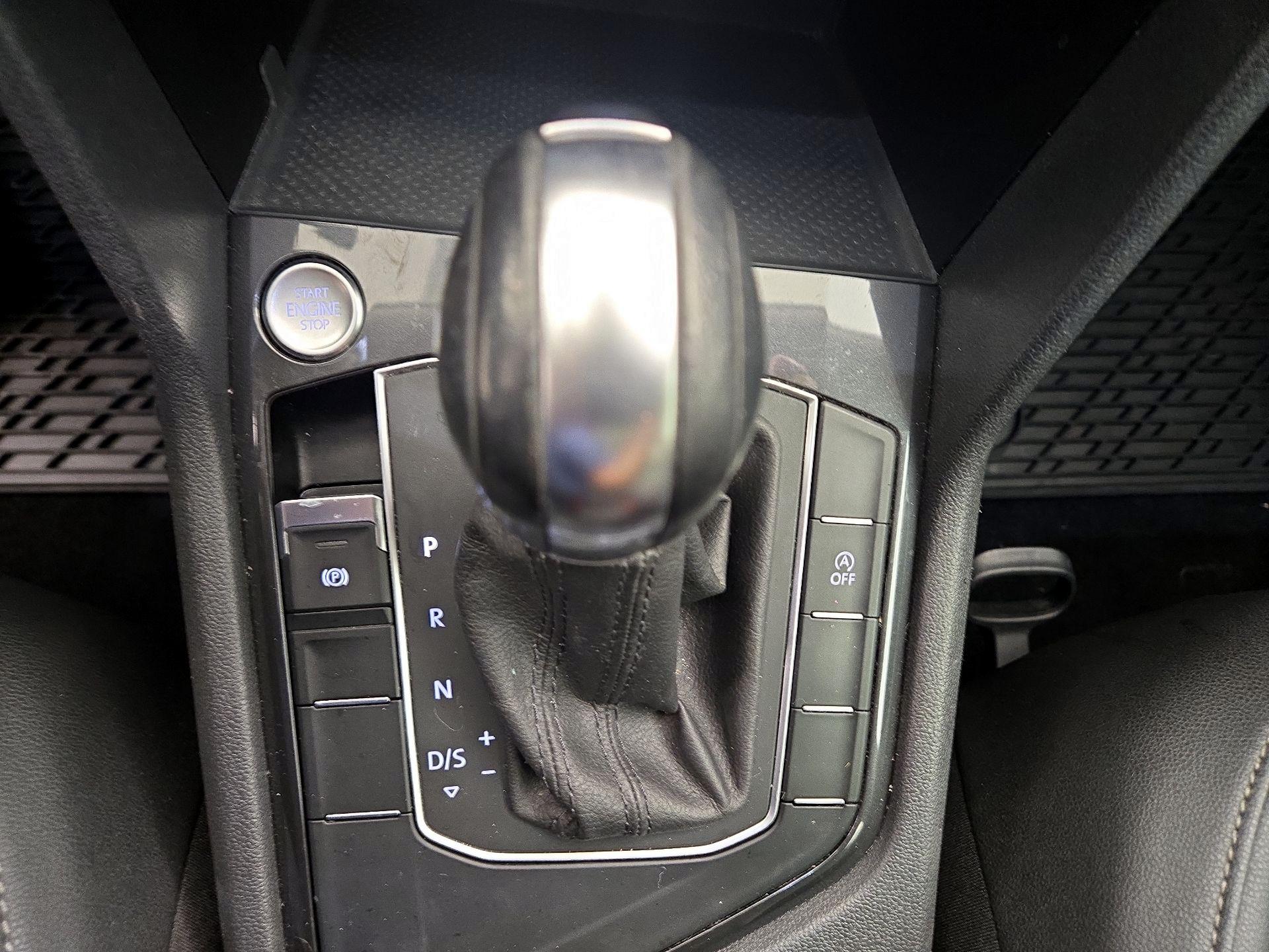 Thumbnail: 2019 Volkswagen Tiguan - 17